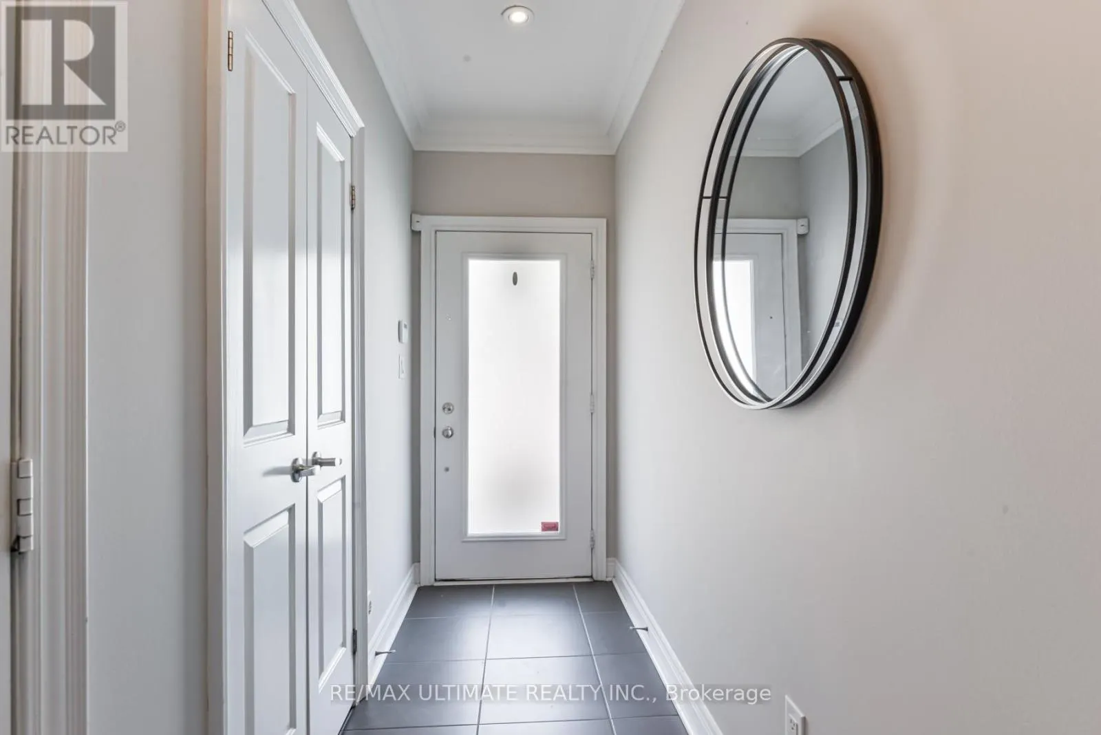 7 - 15 POWSELAND CRESCENT W