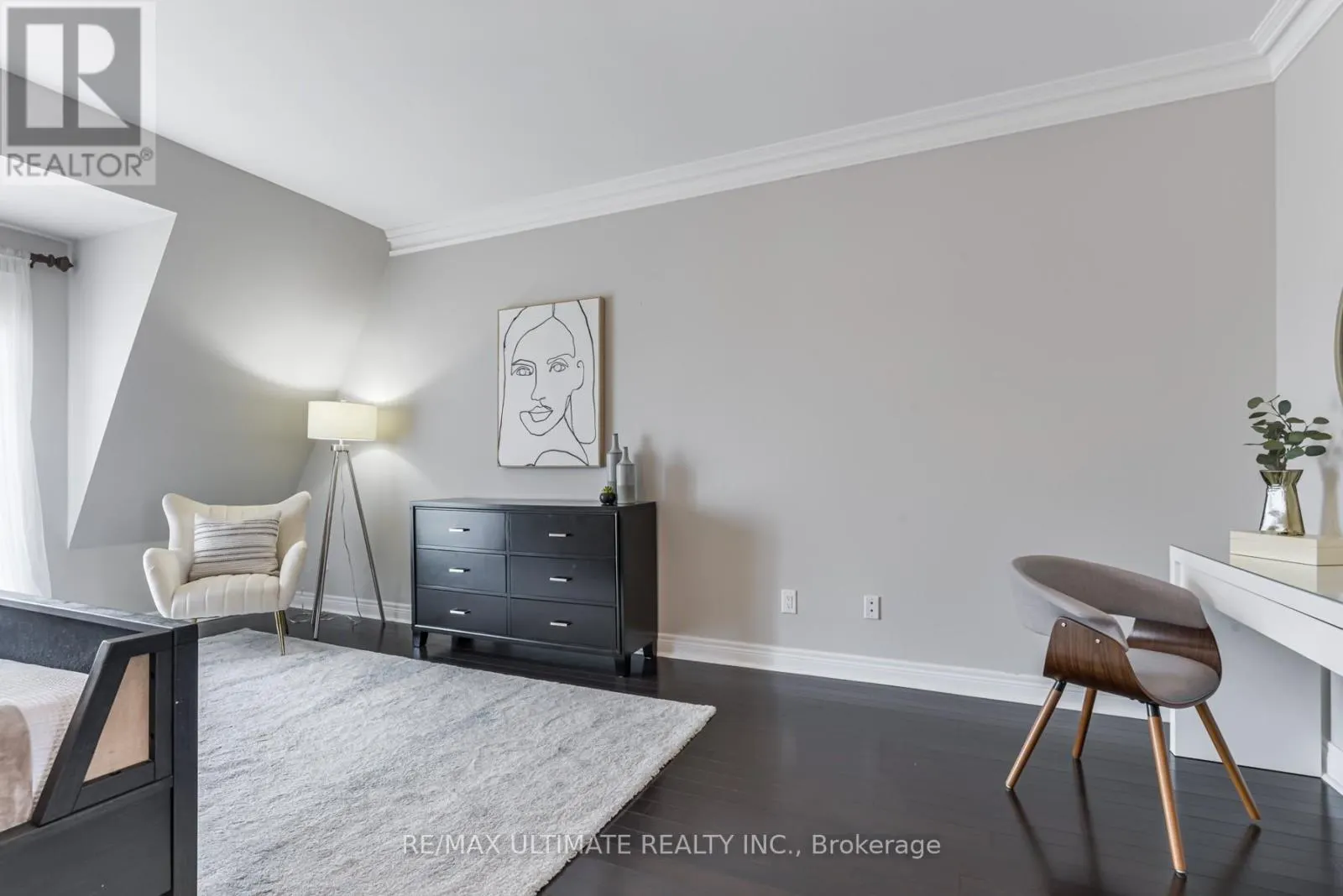 7 - 15 POWSELAND CRESCENT W