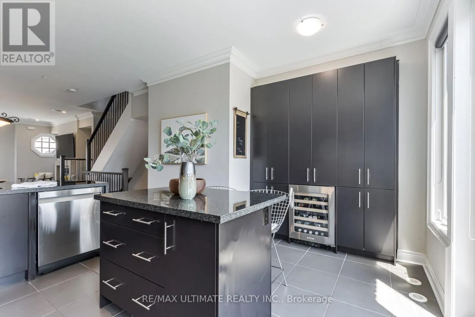 7 - 15 POWSELAND CRESCENT W