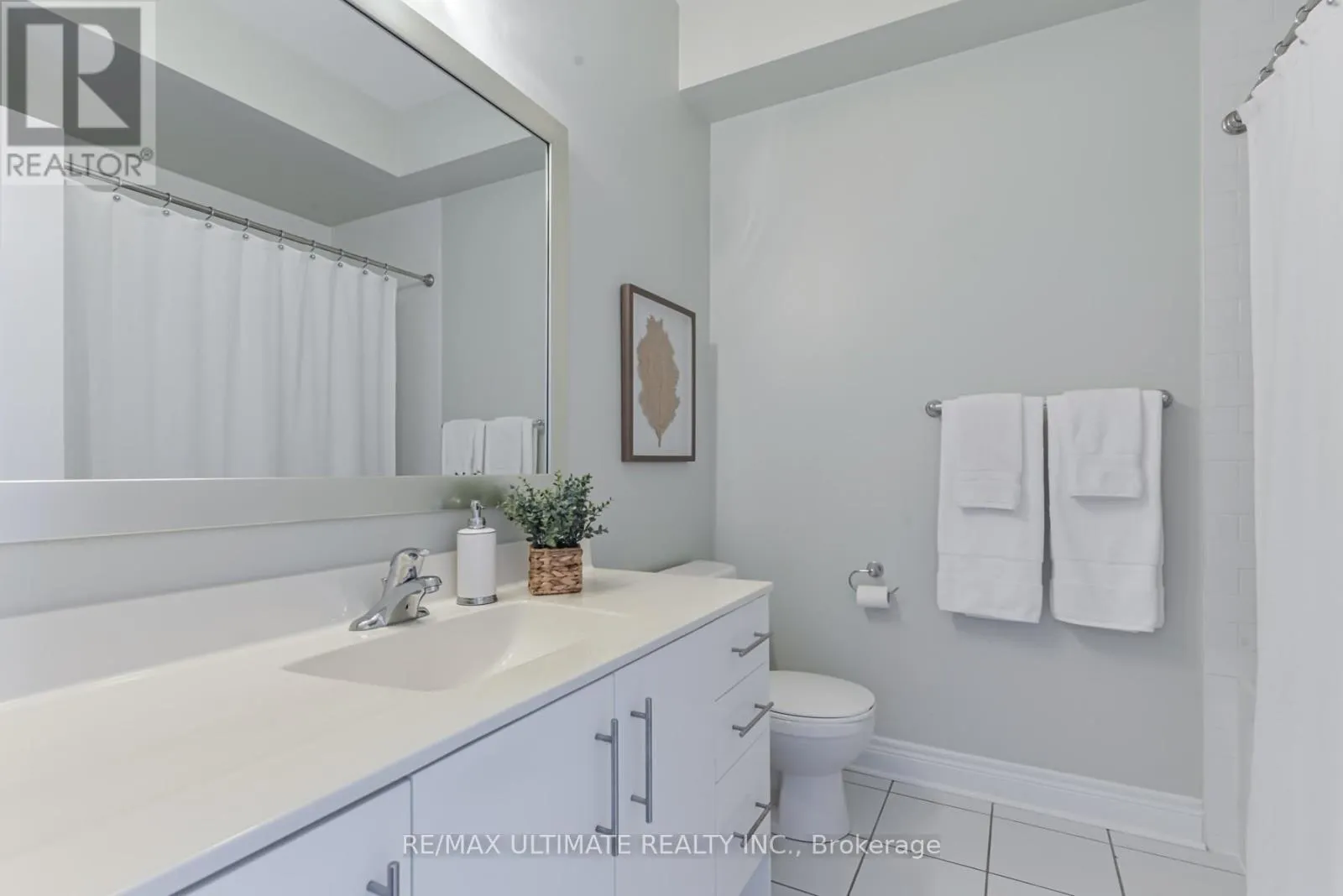 7 - 15 POWSELAND CRESCENT W