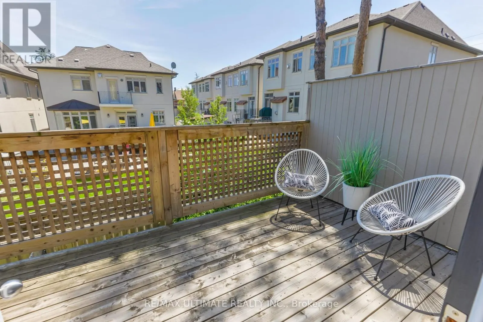 7 - 15 POWSELAND CRESCENT W