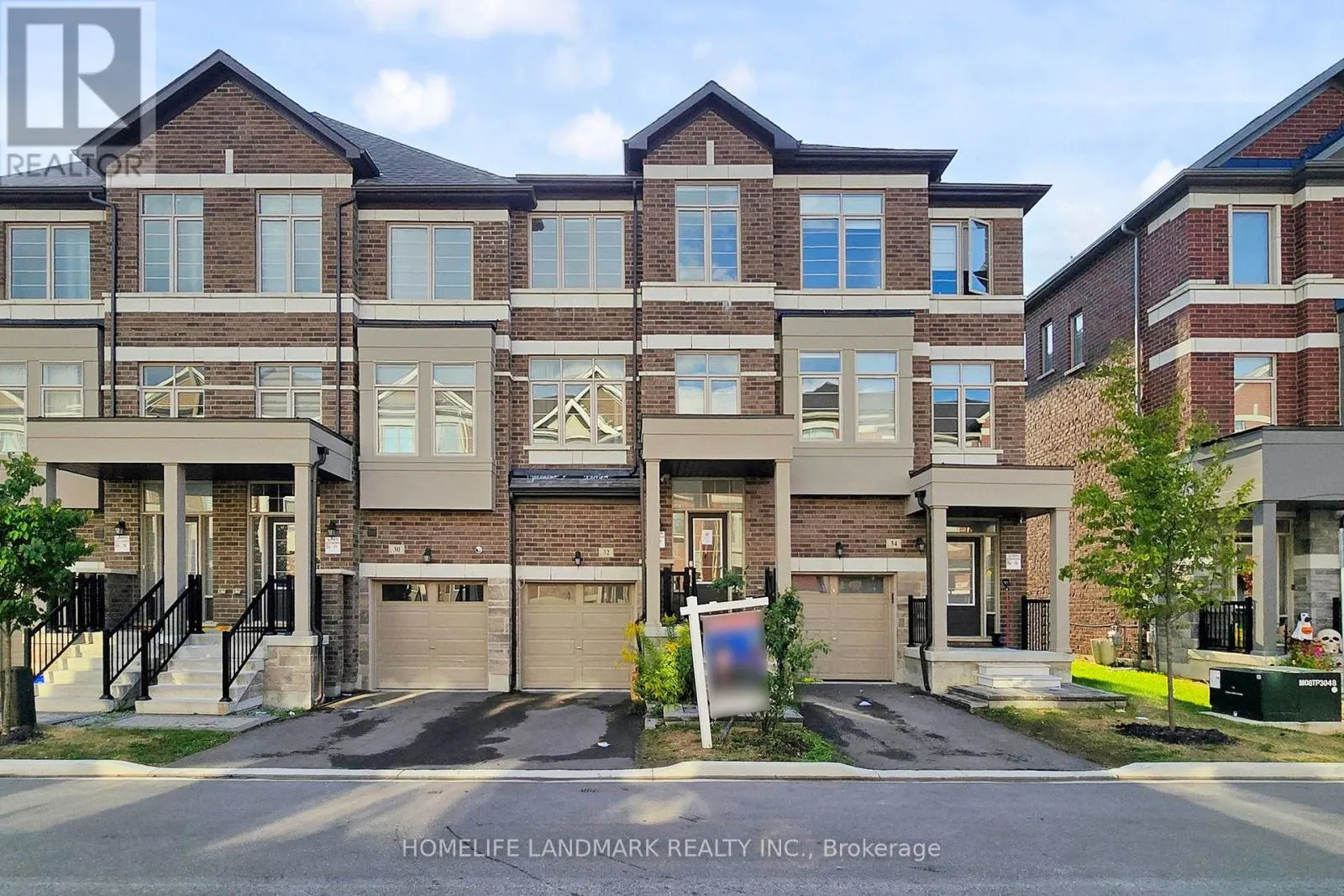 32 SISSONS WAY