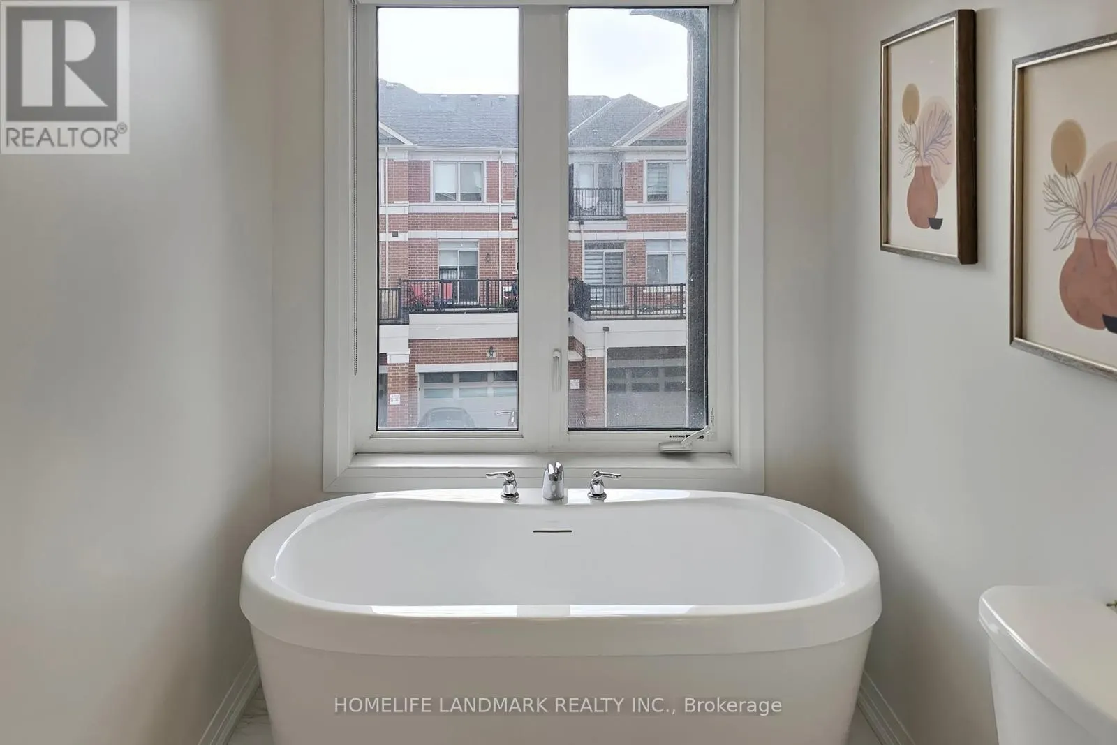 32 SISSONS WAY