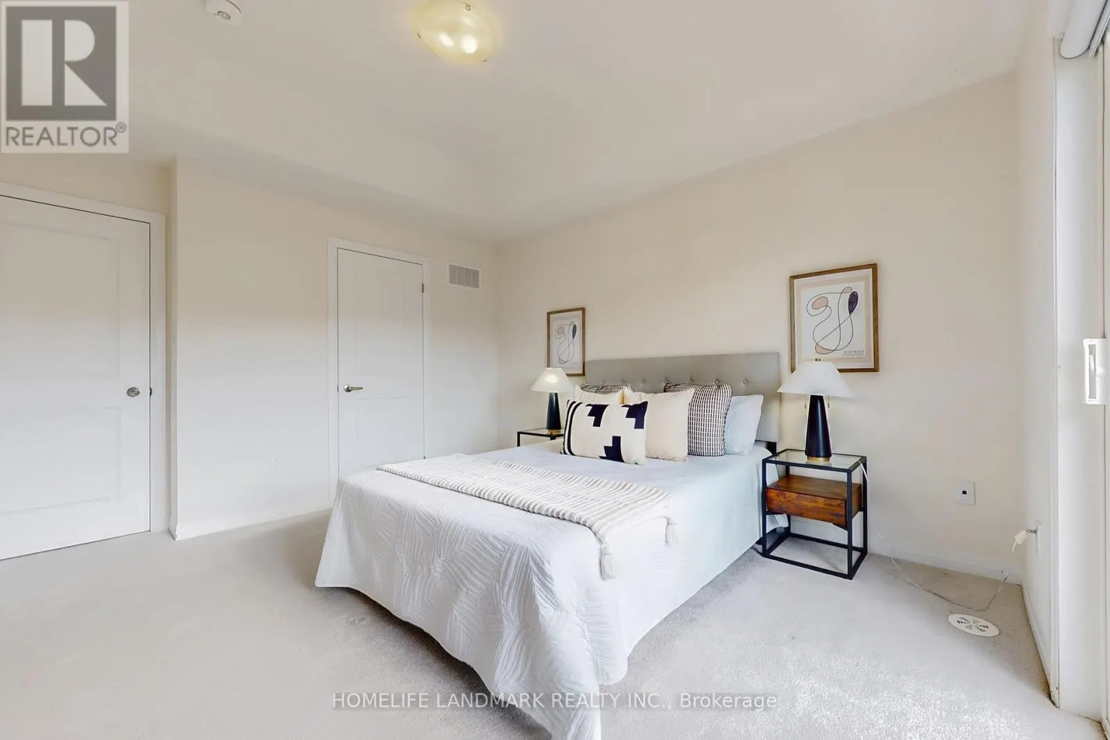 32 SISSONS WAY