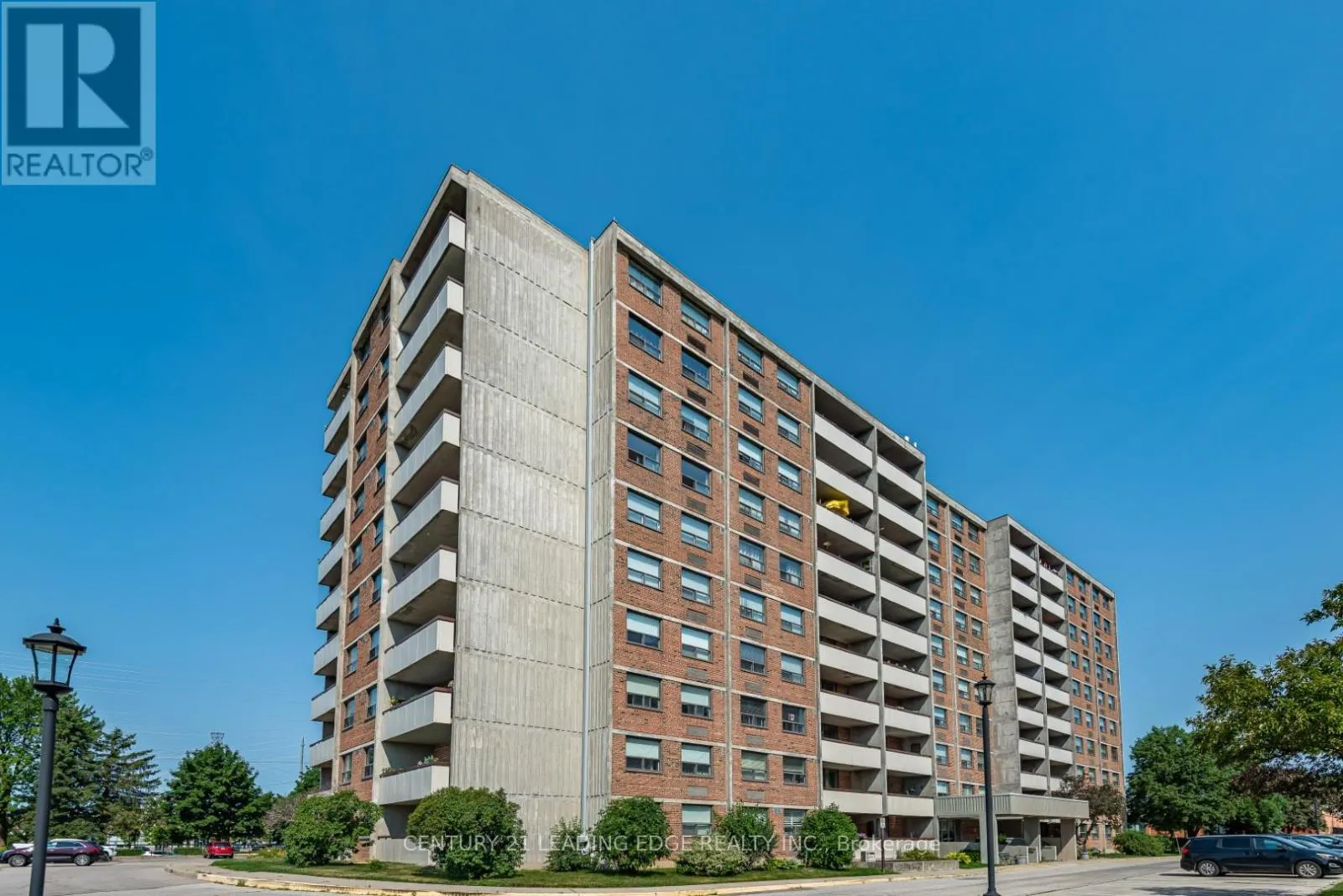 908 - 20 WILLIAM ROE BOULEVARD