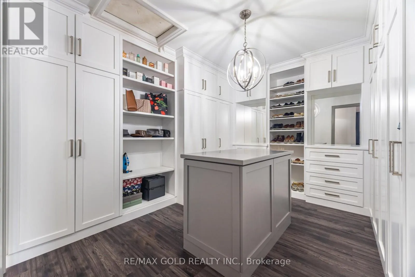 10 DONNAN DRIVE W