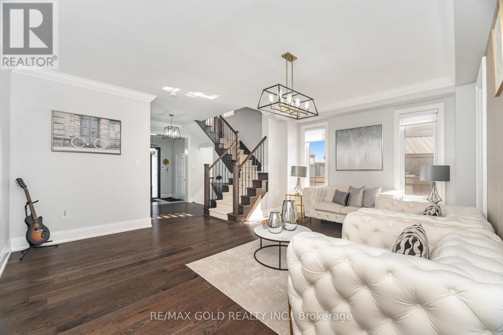 10 DONNAN DRIVE W
