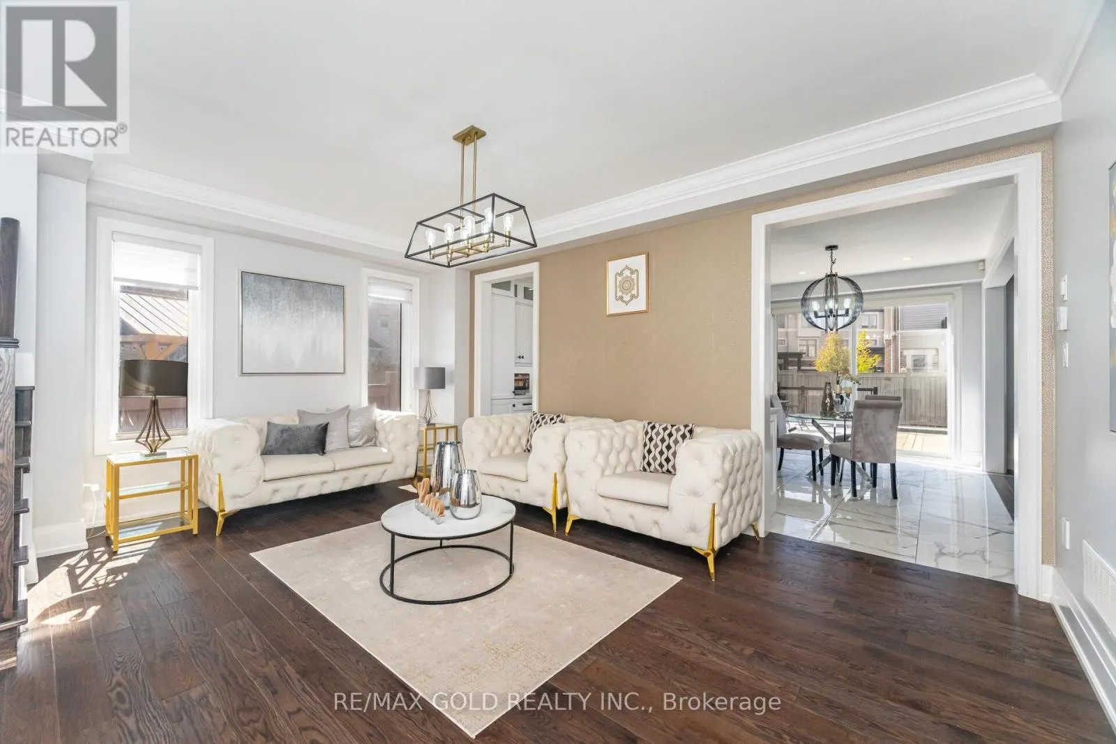 10 DONNAN DRIVE W