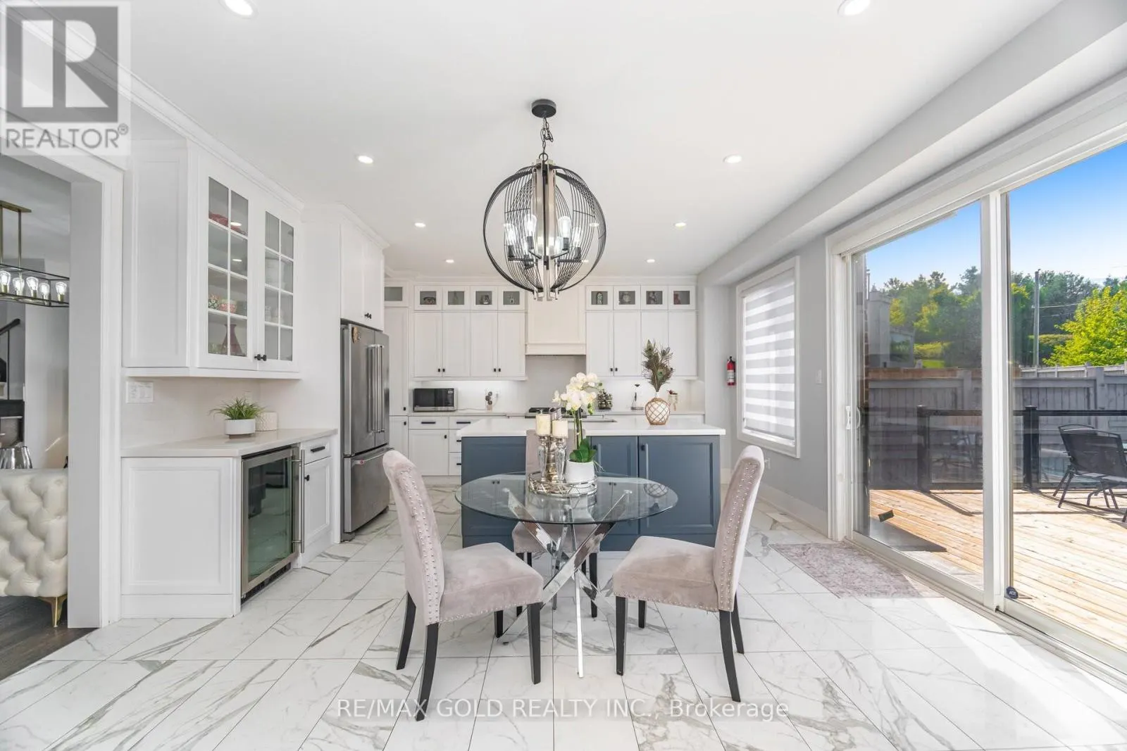 10 DONNAN DRIVE W
