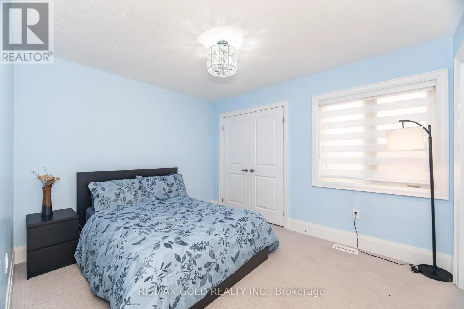 10 DONNAN DRIVE W
