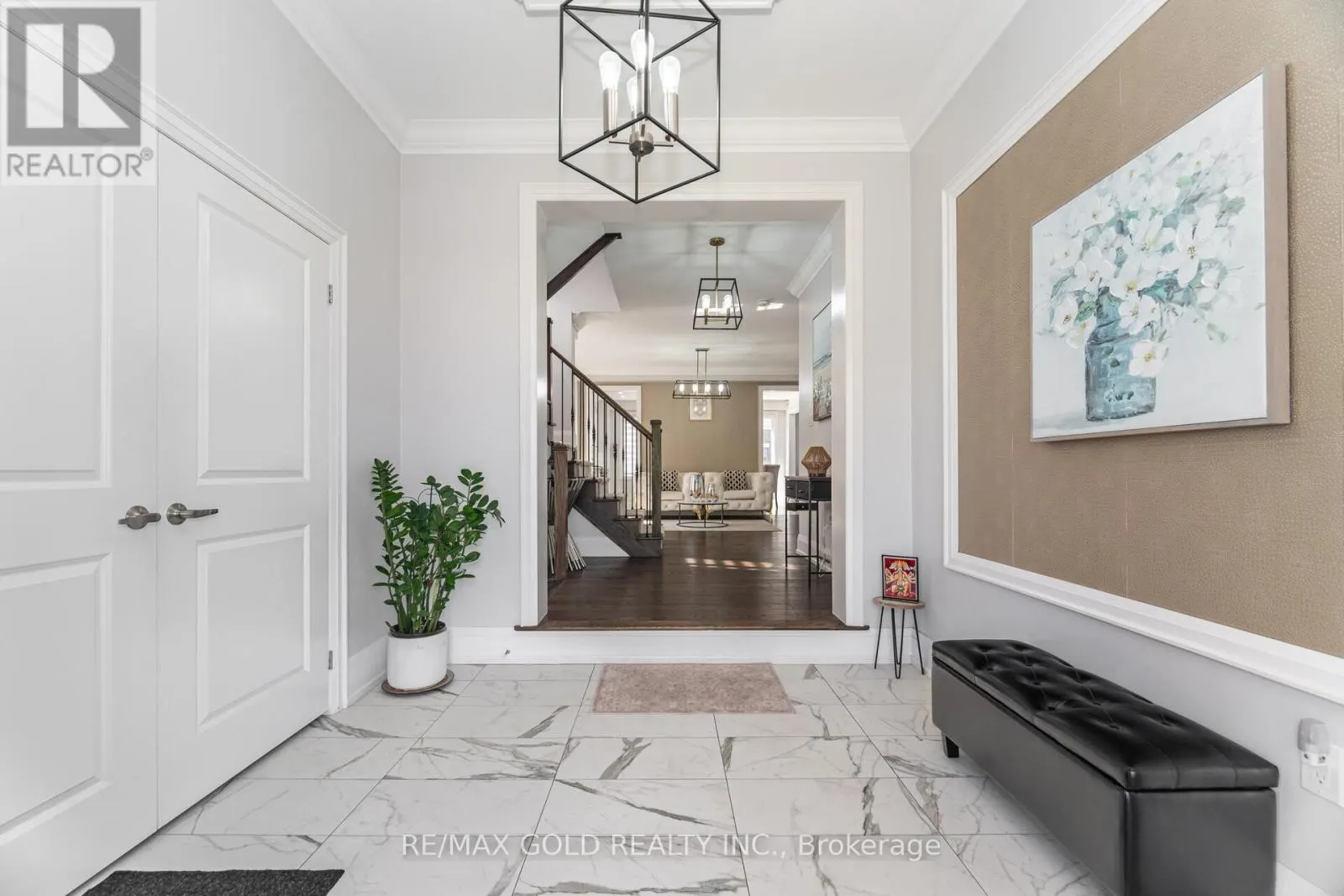10 DONNAN DRIVE W