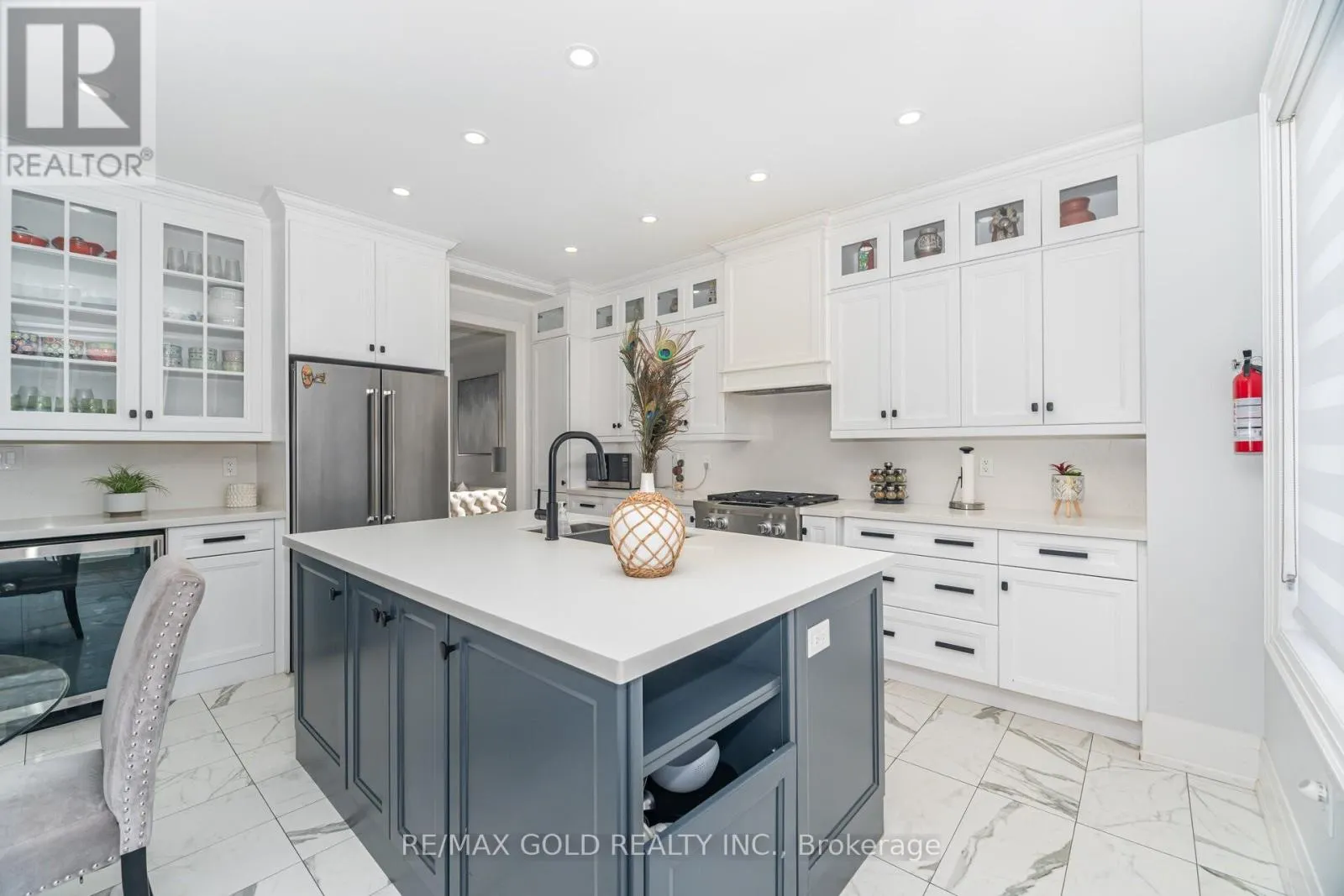10 DONNAN DRIVE W