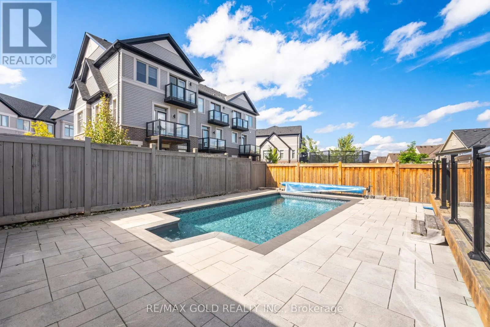 10 DONNAN DRIVE W