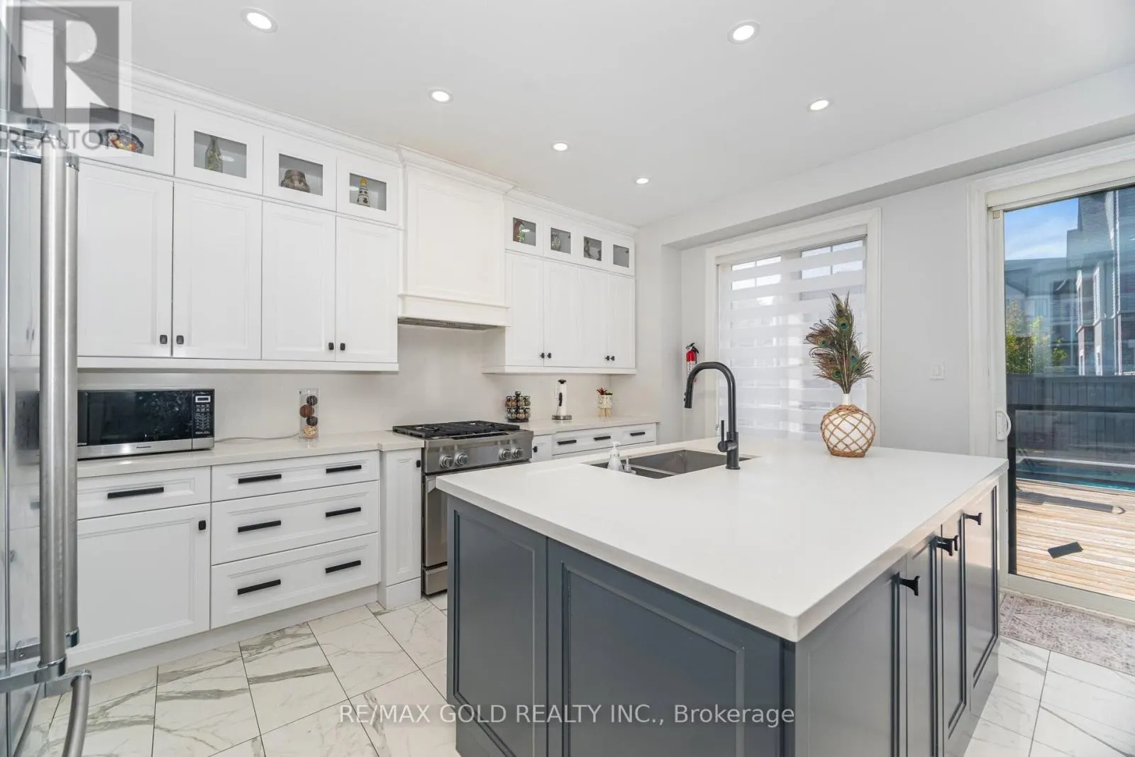 10 DONNAN DRIVE W