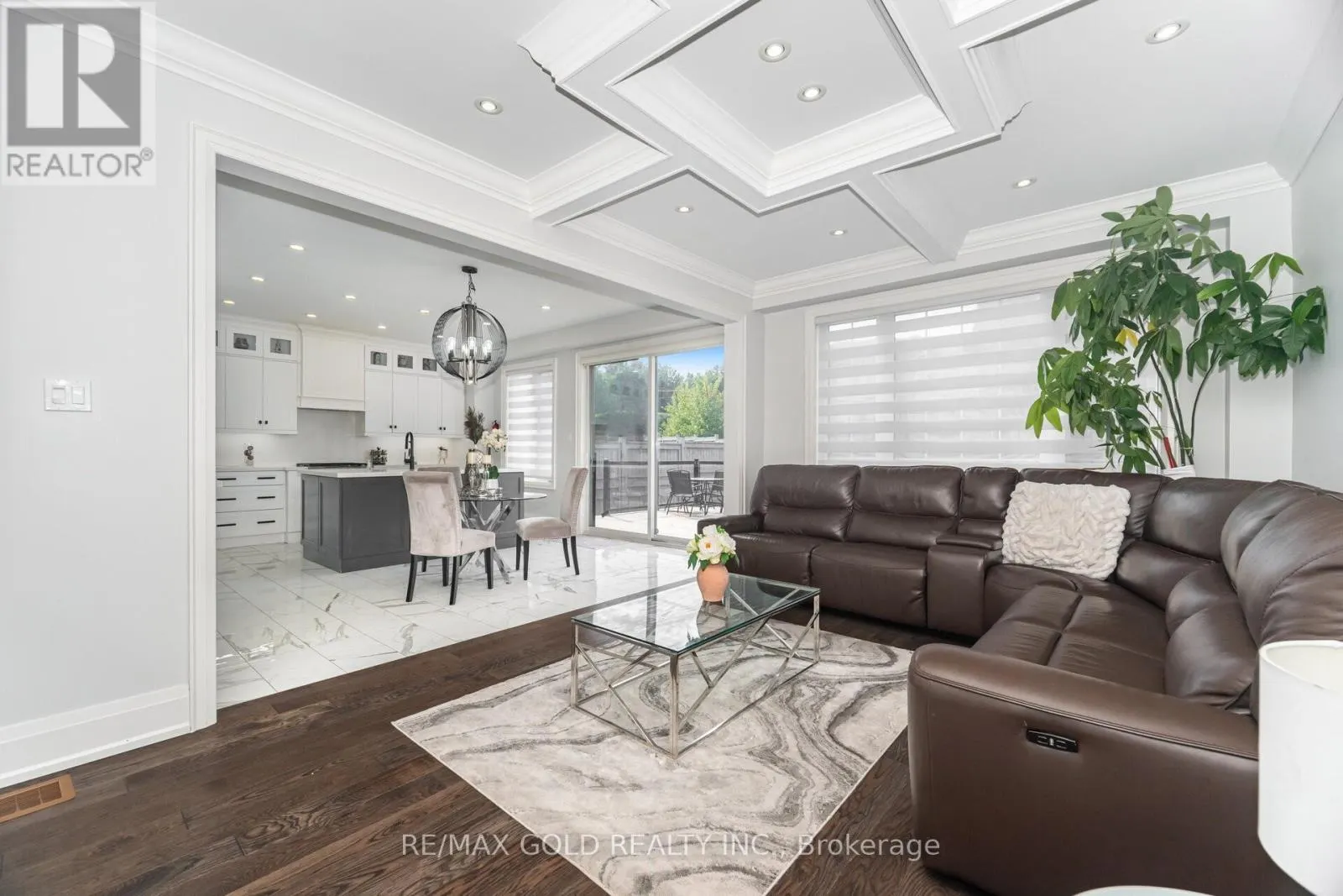 10 DONNAN DRIVE W