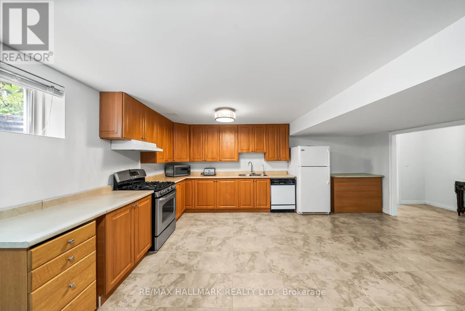 452 ATHABASCA DRIVE