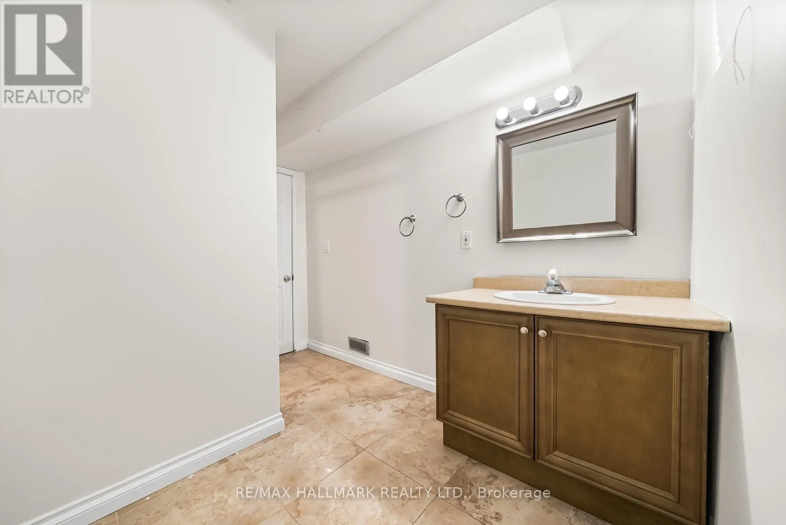452 ATHABASCA DRIVE