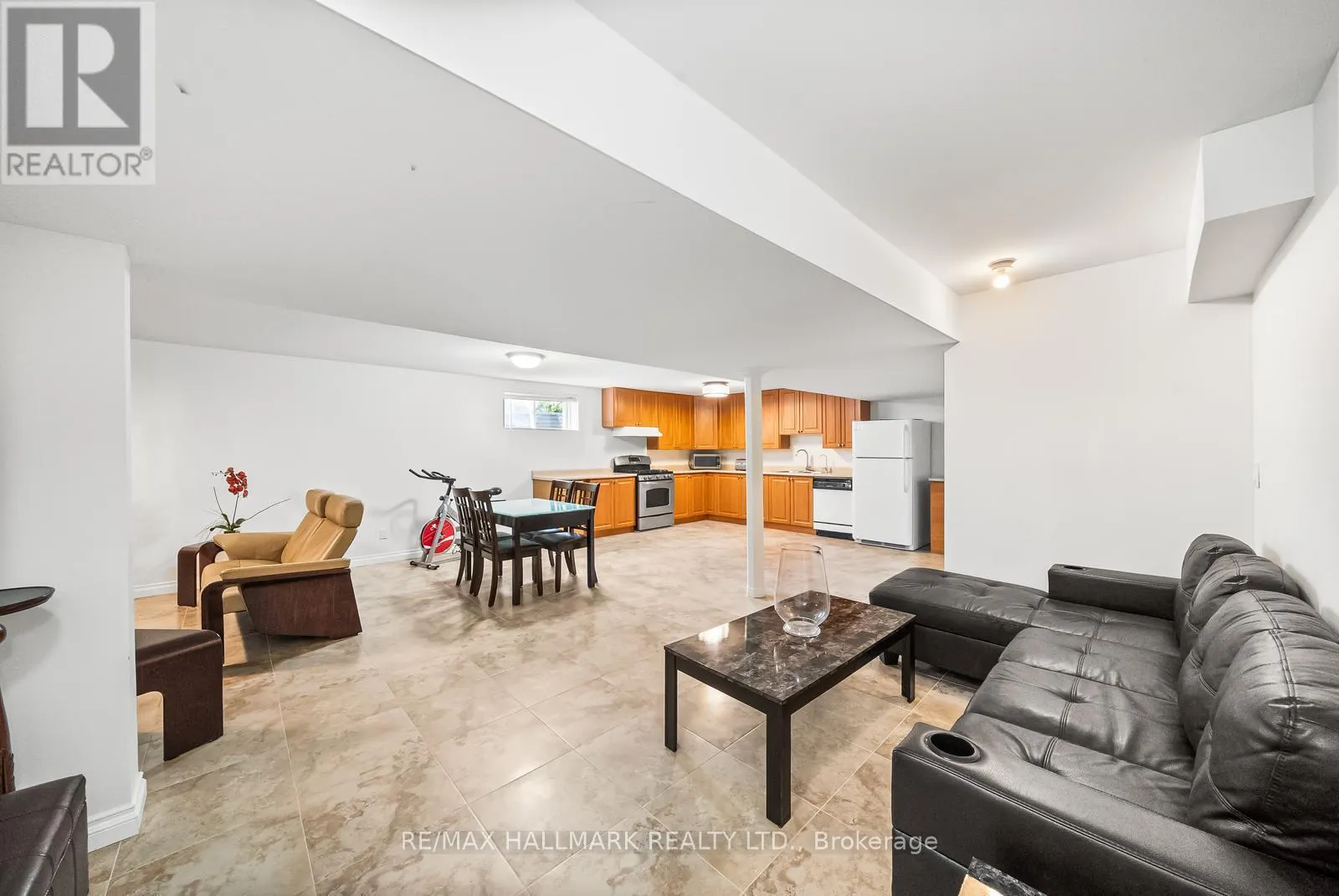 452 ATHABASCA DRIVE