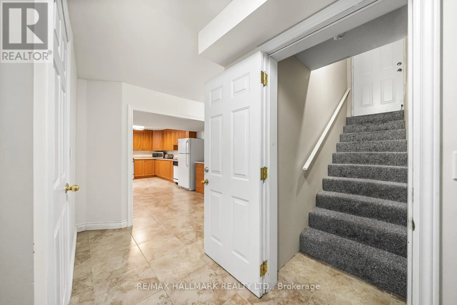 452 ATHABASCA DRIVE