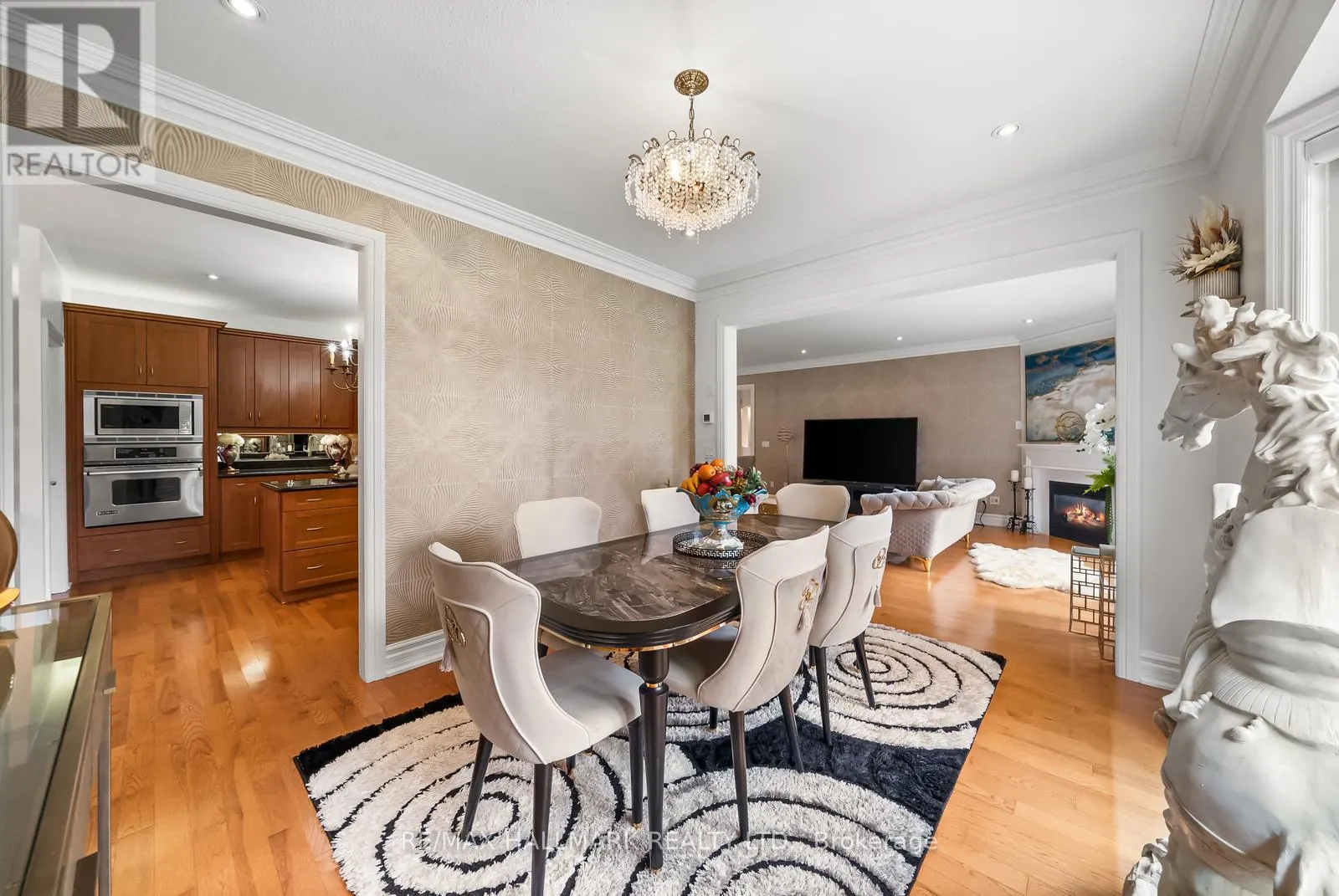 452 ATHABASCA DRIVE
