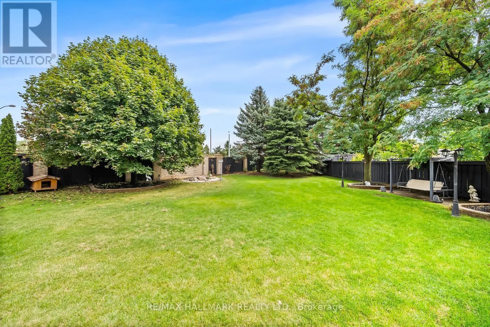 452 ATHABASCA DRIVE