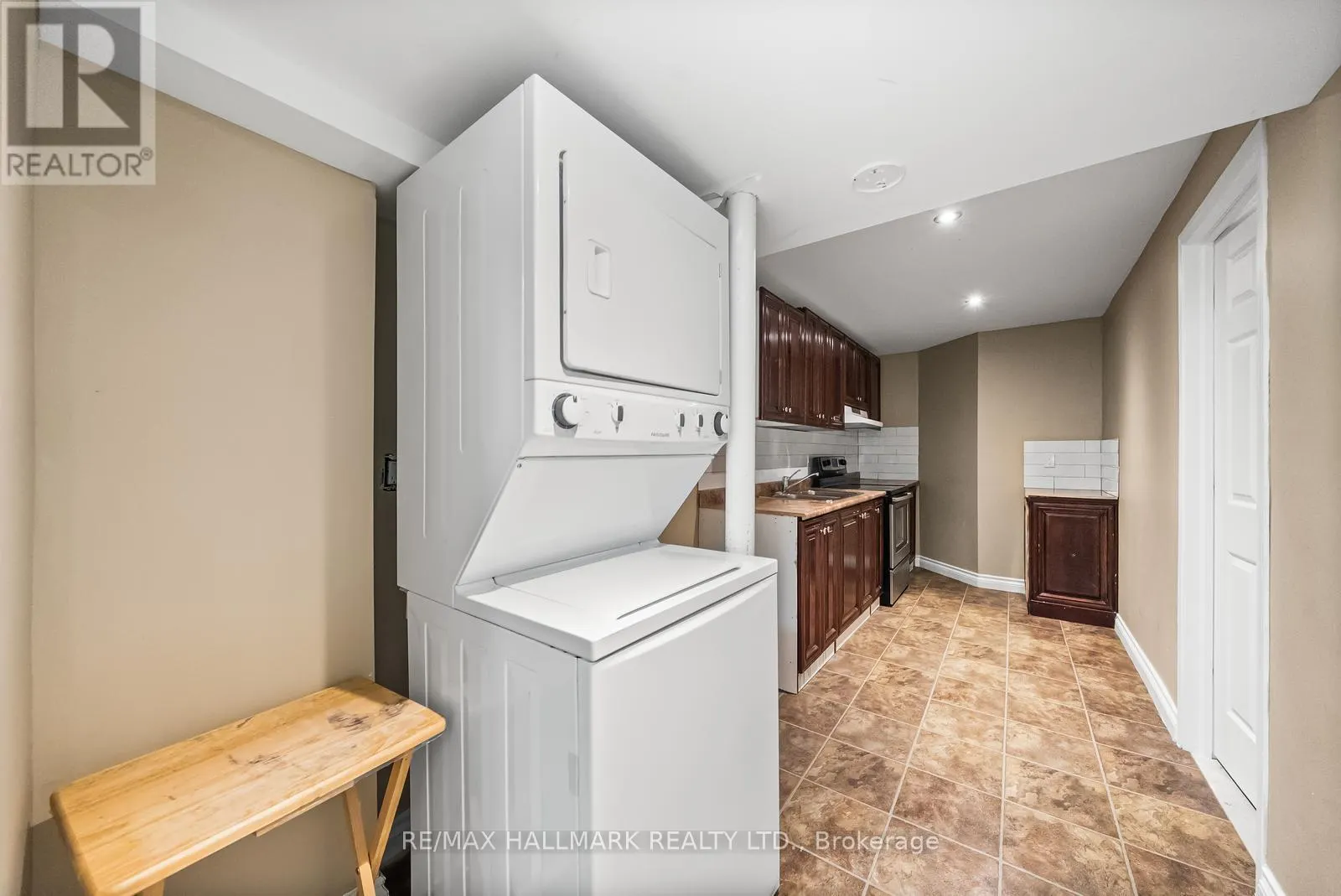 452 ATHABASCA DRIVE