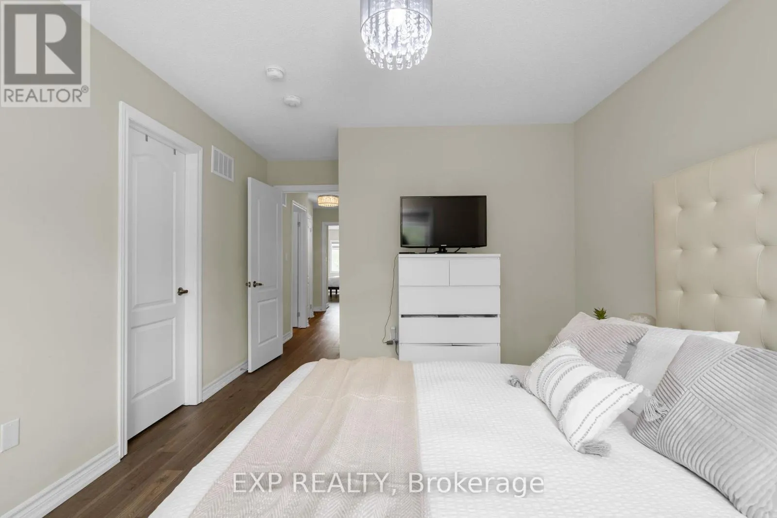 57 MILSON CRESCENT