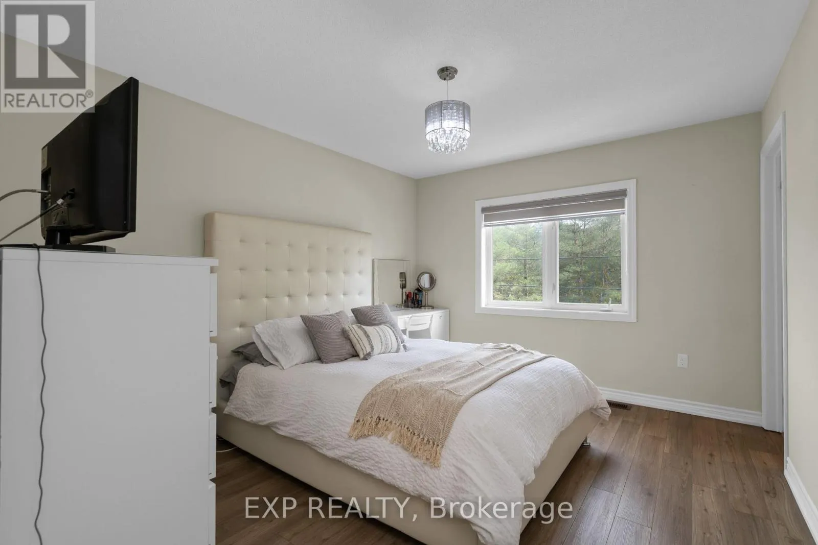 57 MILSON CRESCENT
