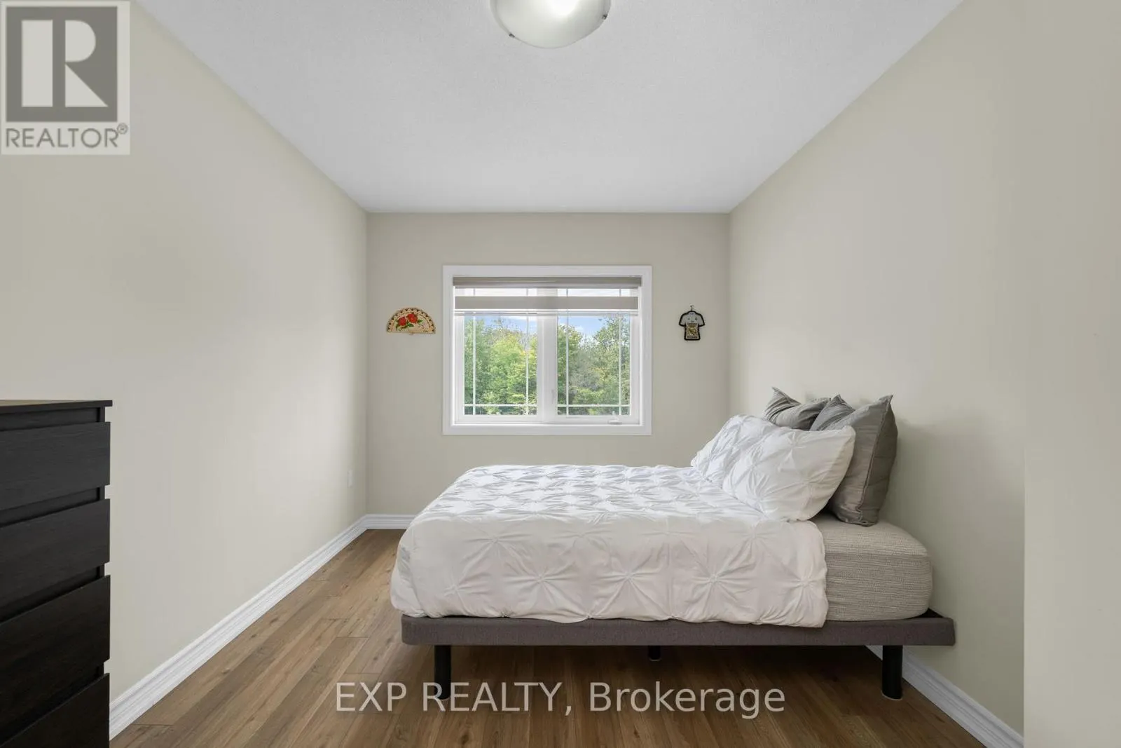 57 MILSON CRESCENT