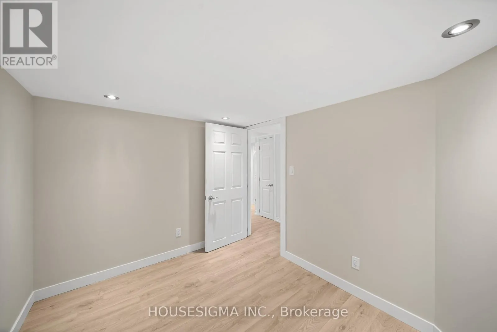94 FOREST EDGE CRESCENT