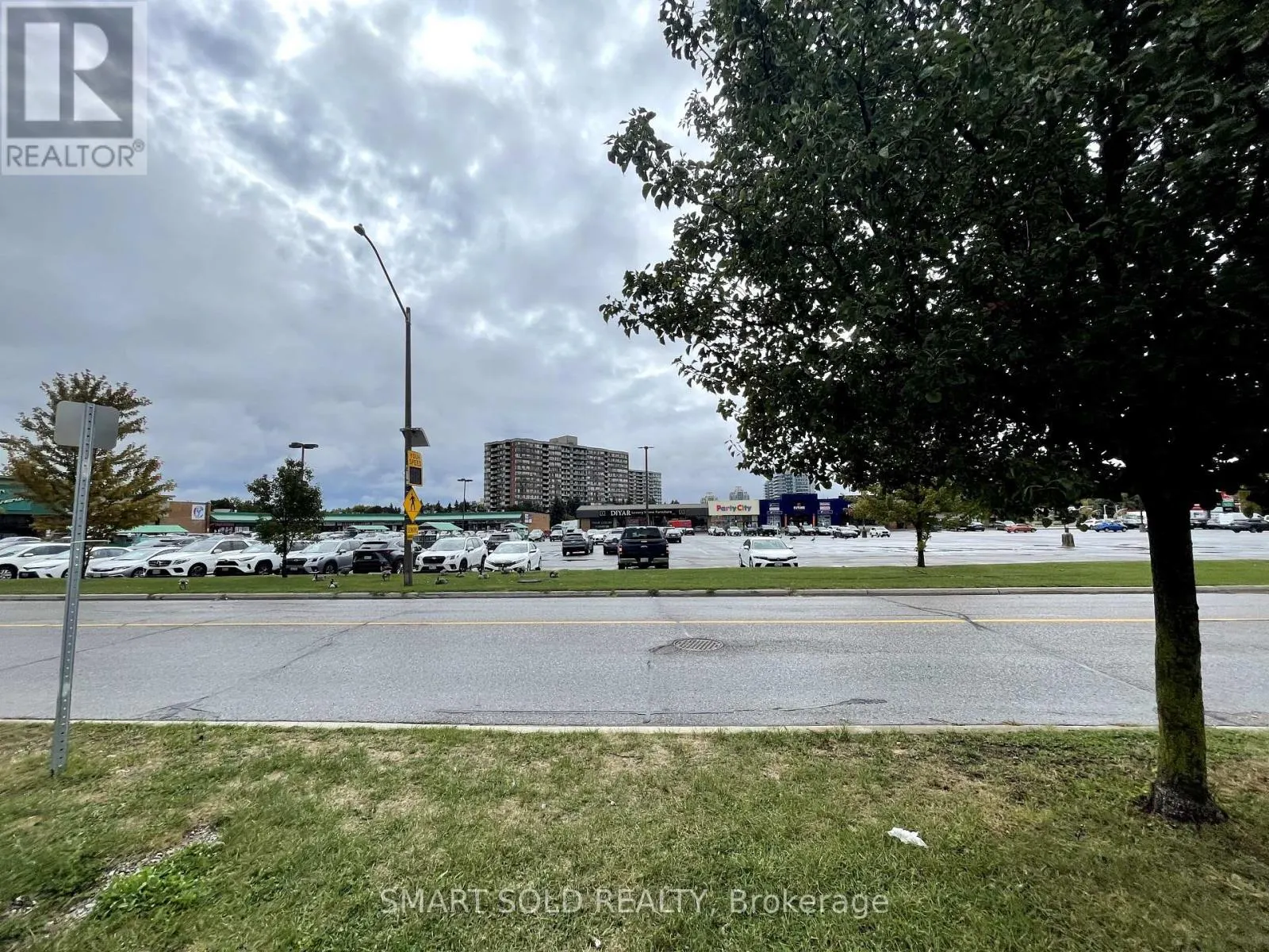 8 - 9631 YONGE STREET