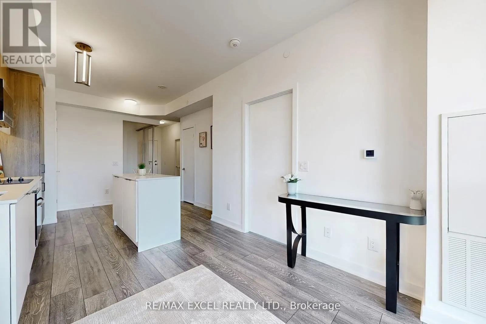 318 - 8888 YONGE STREET