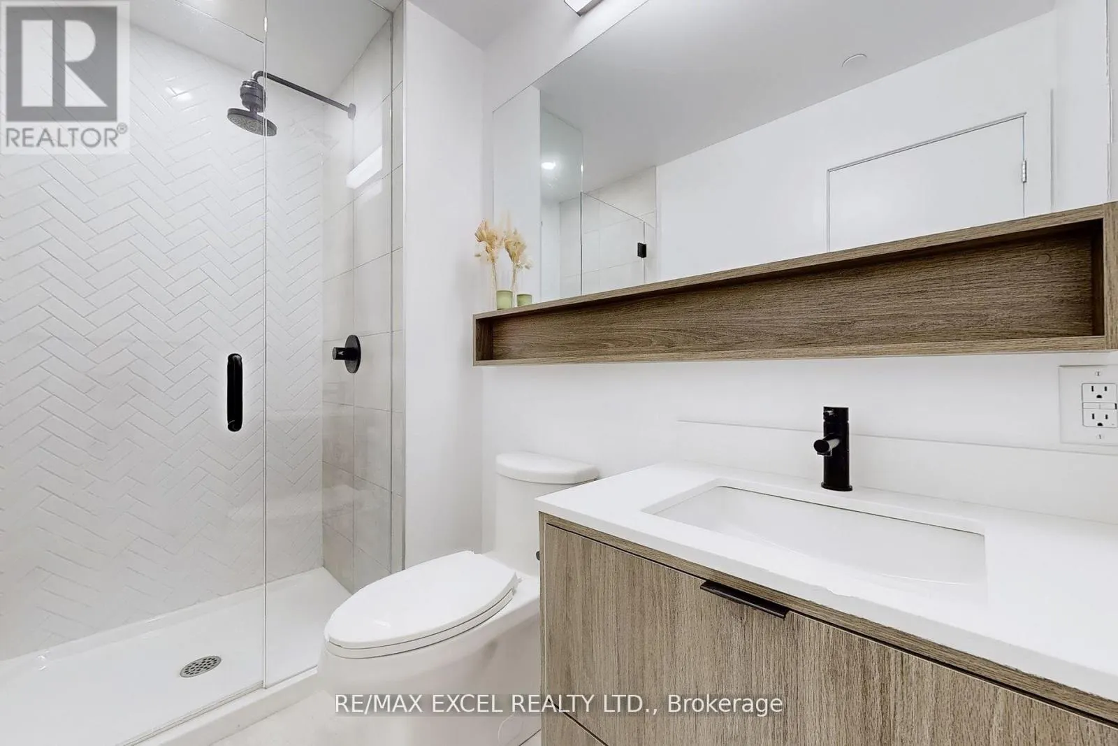 318 - 8888 YONGE STREET