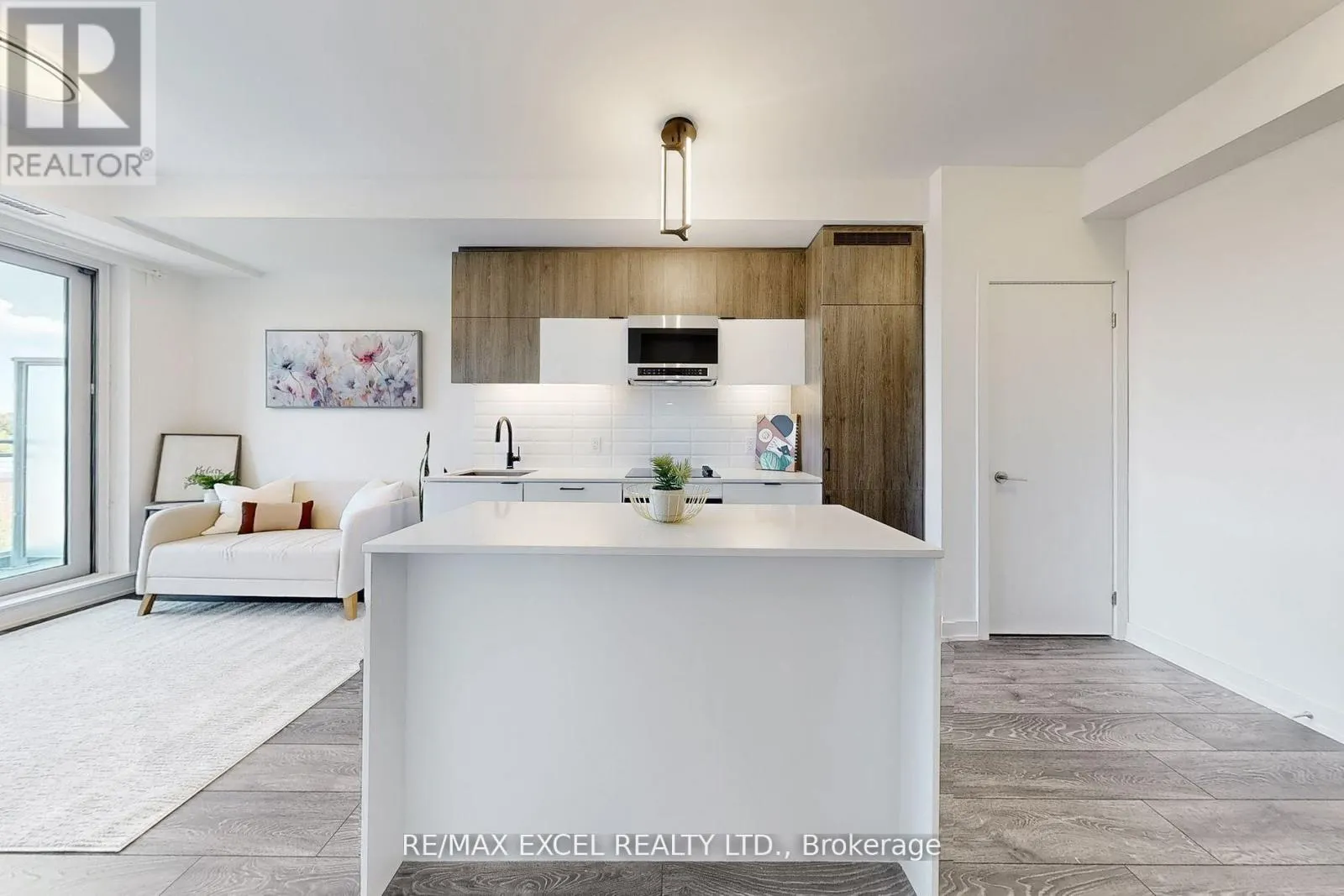318 - 8888 YONGE STREET