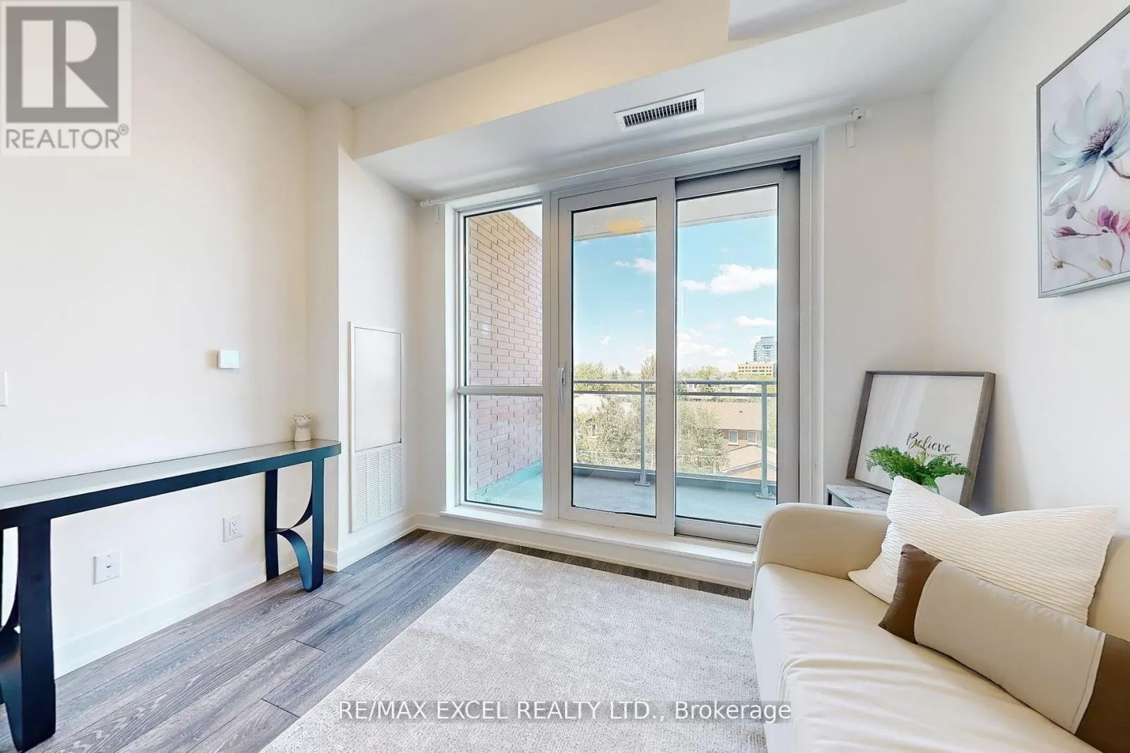 318 - 8888 YONGE STREET