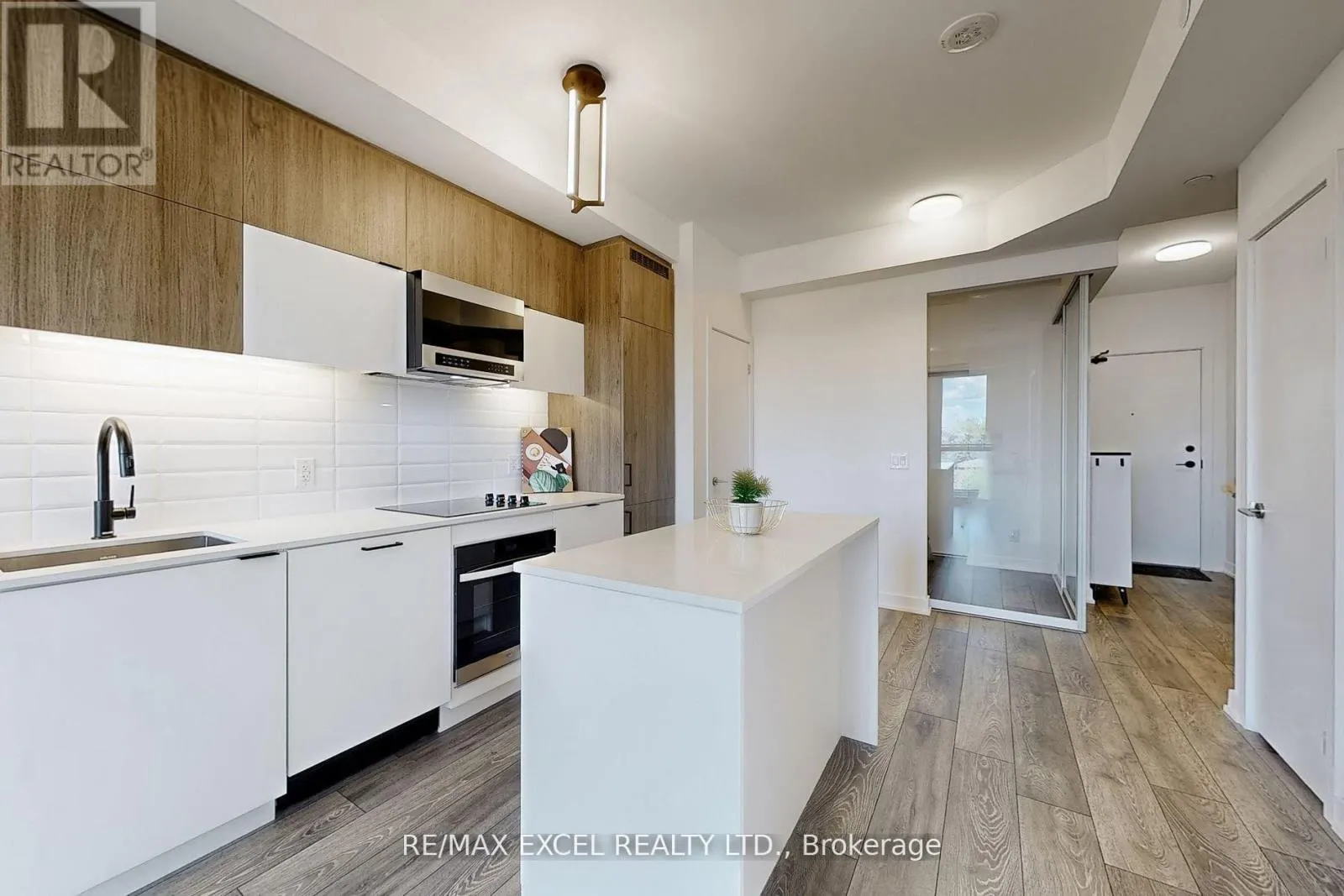 318 - 8888 YONGE STREET