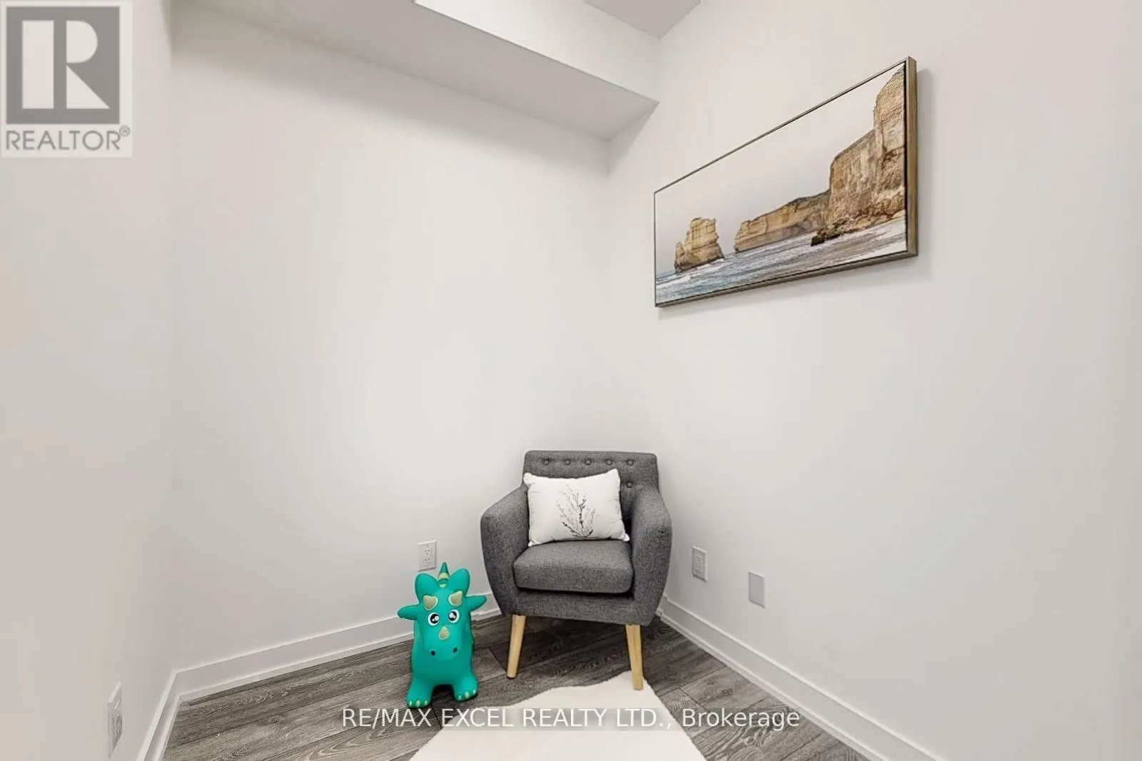 318 - 8888 YONGE STREET