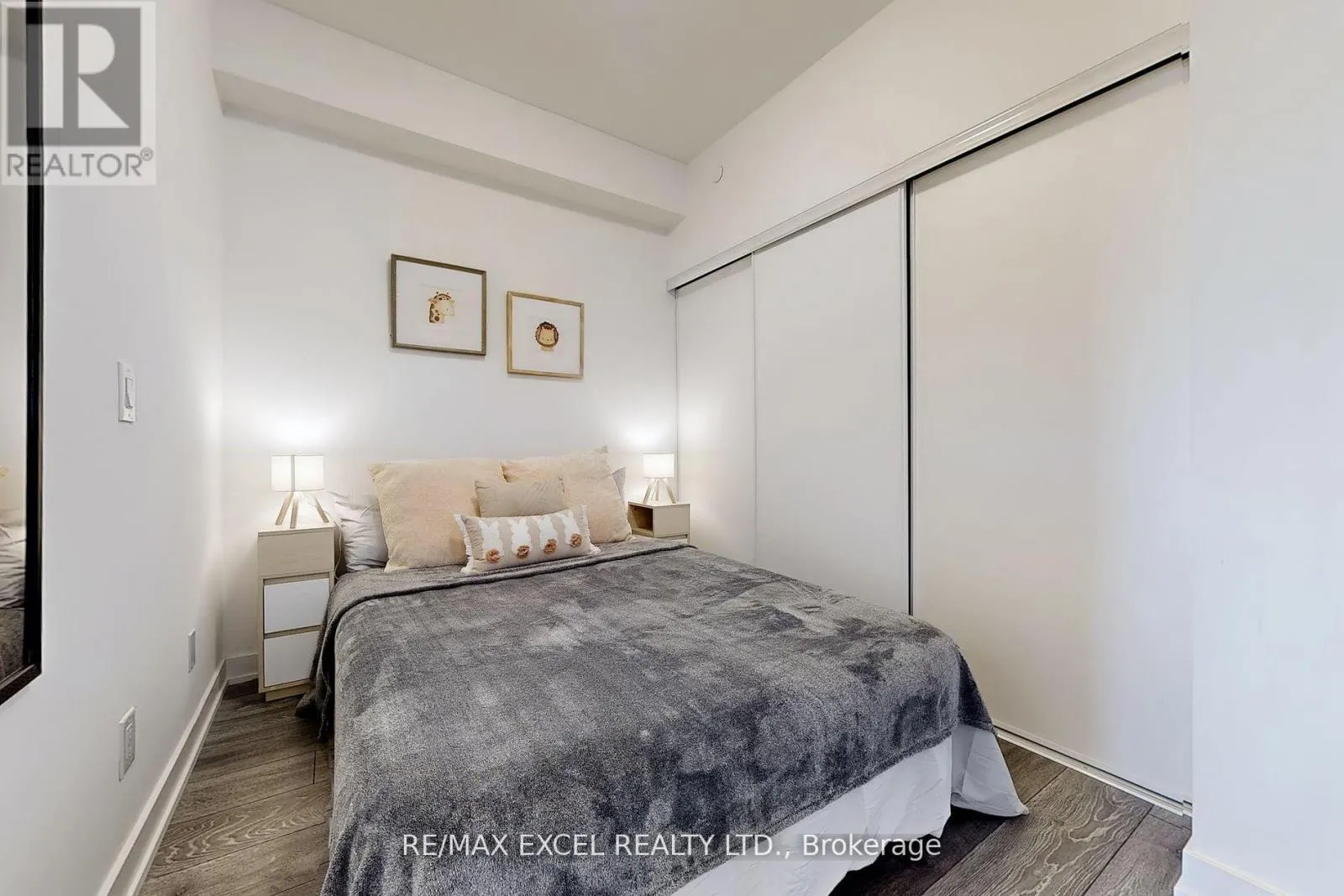 318 - 8888 YONGE STREET