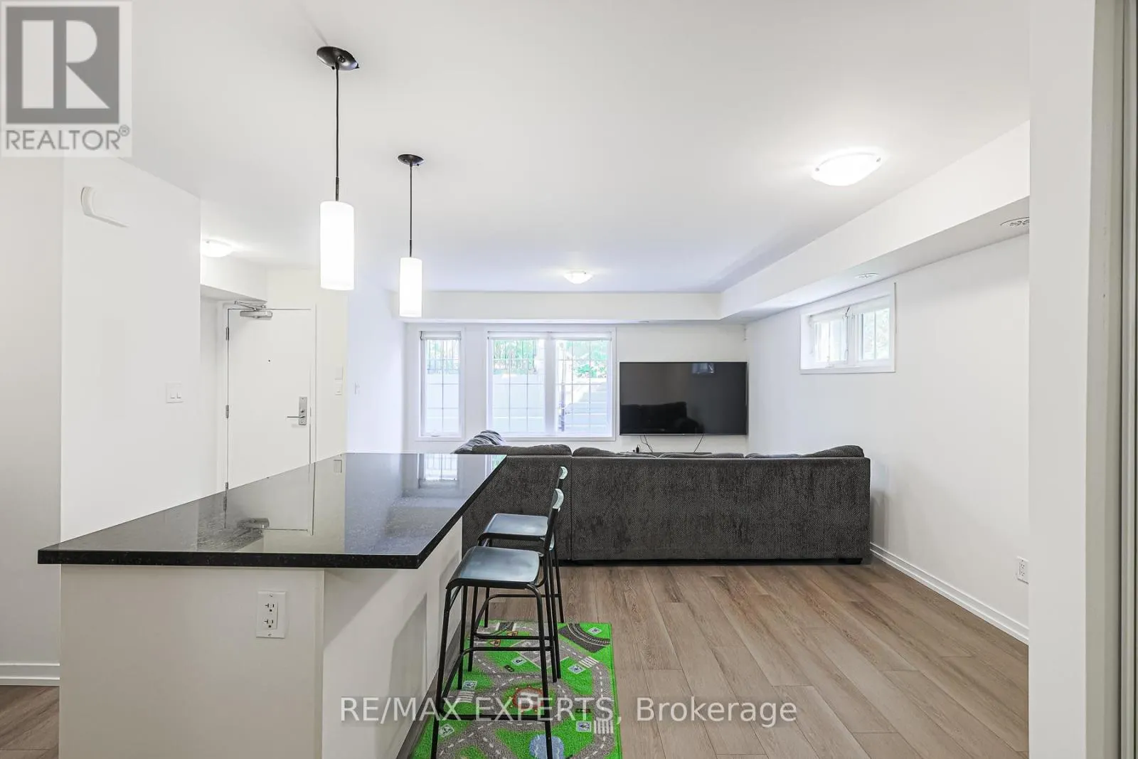 B11 - 26 BRUCE STREET W