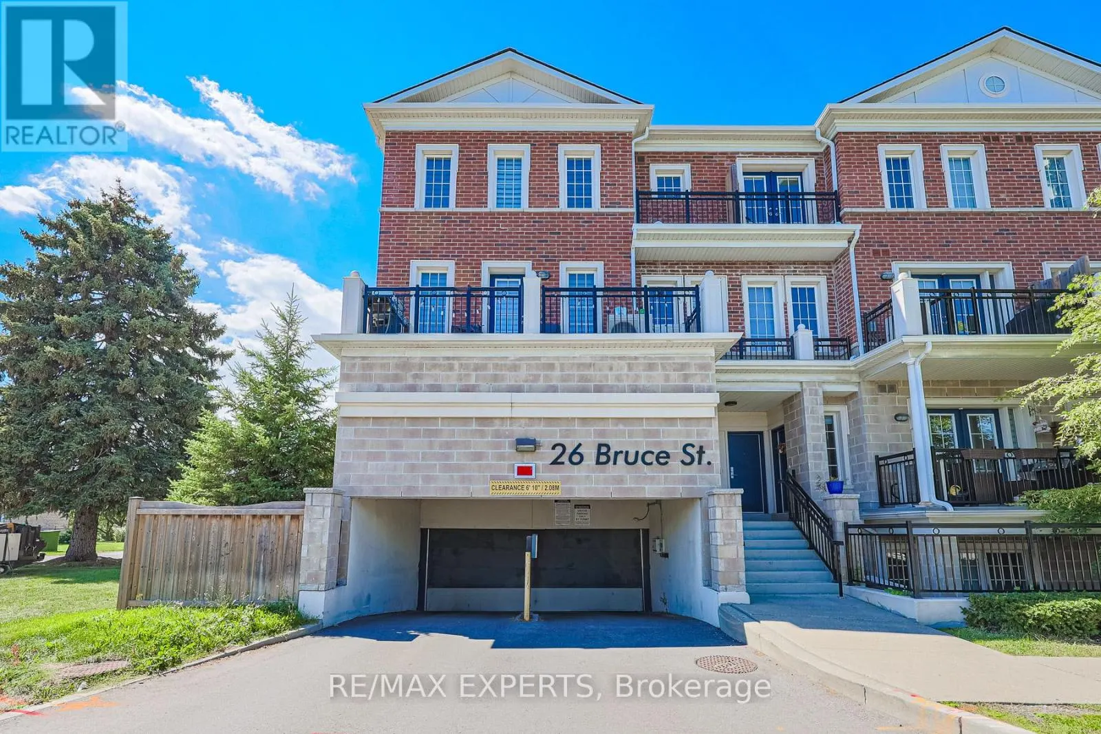 B11 - 26 BRUCE STREET W