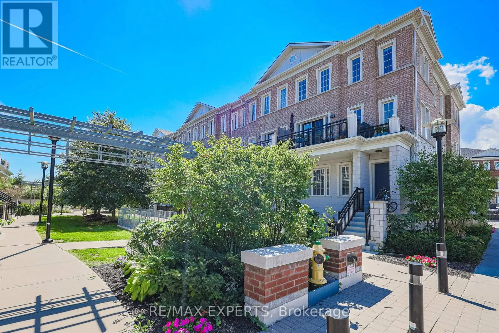 B11 - 26 BRUCE STREET W