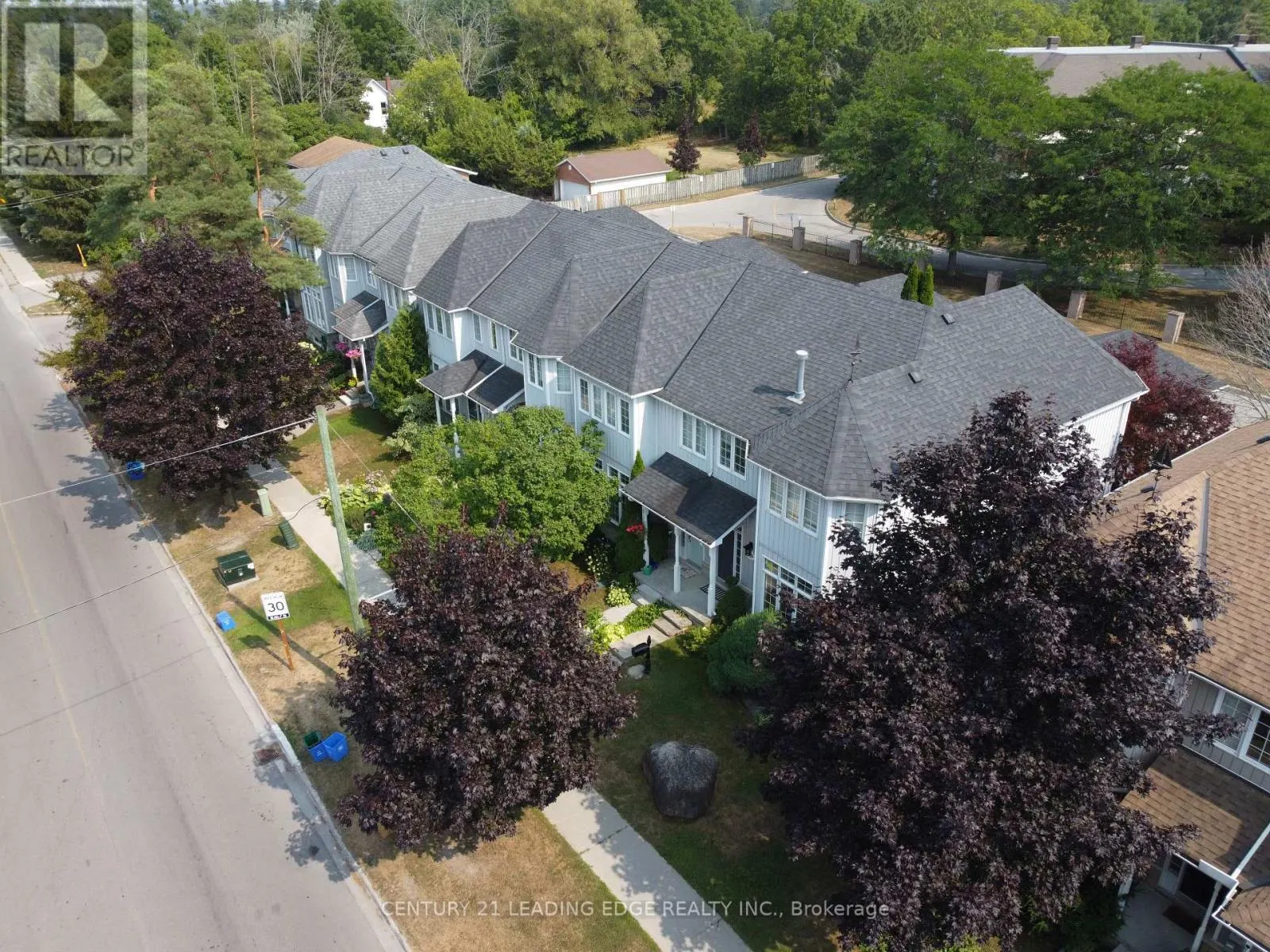 977 LAKE DRIVE E