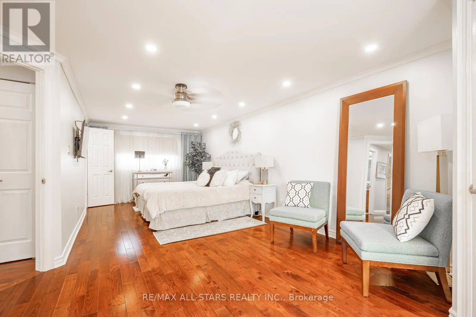 84 THICKETWOOD BOULEVARD