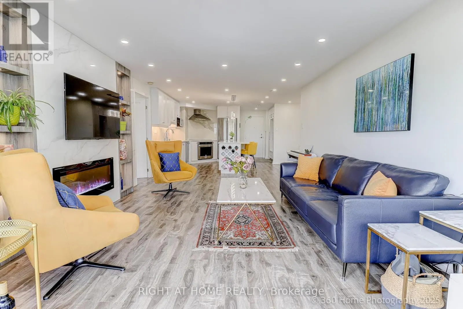 912 - 1 CLARK AVENUE W