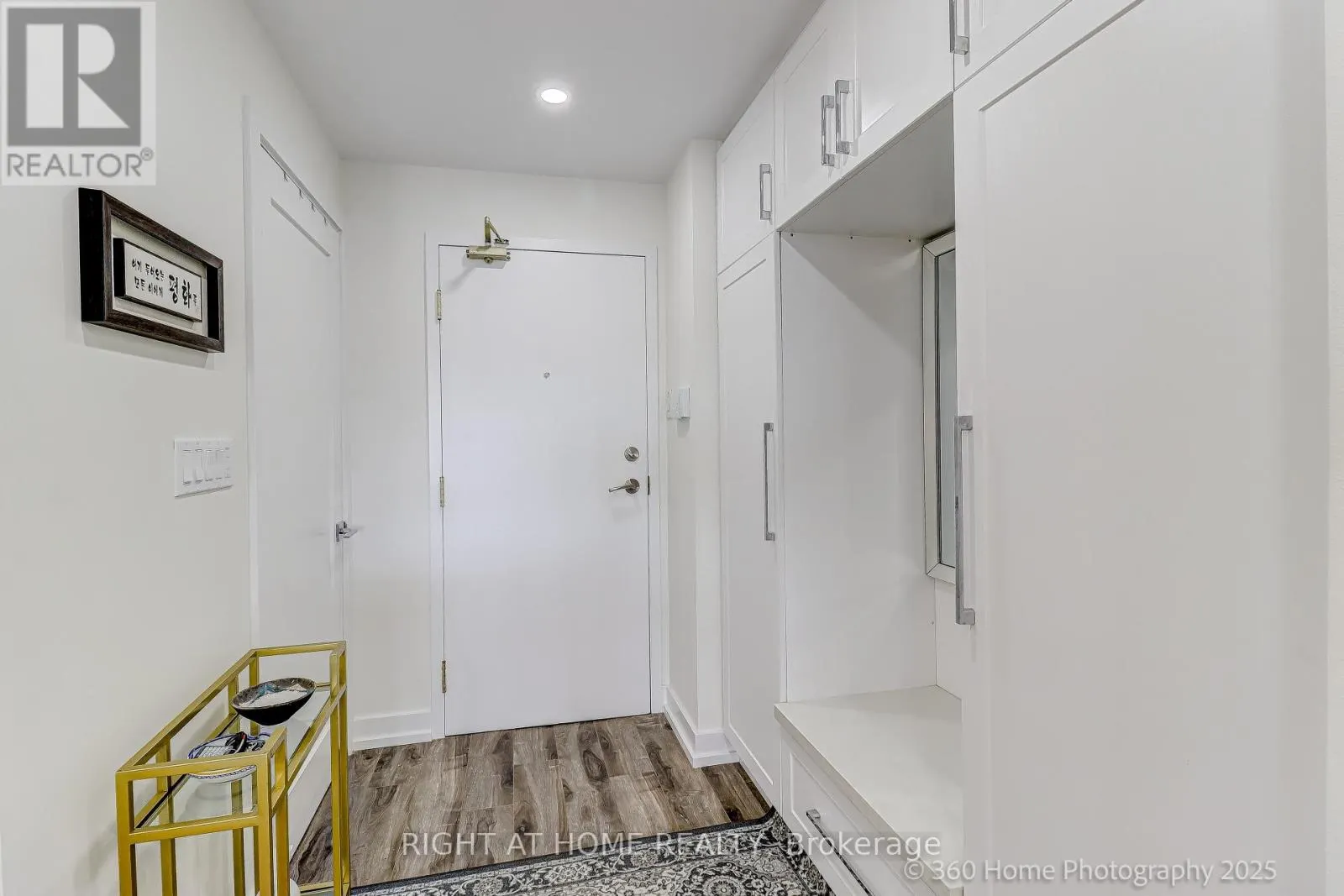 912 - 1 CLARK AVENUE W