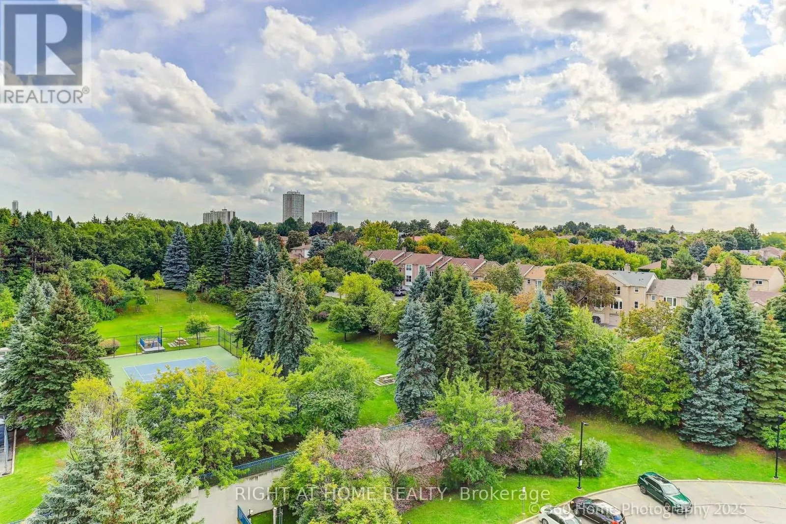 912 - 1 CLARK AVENUE W