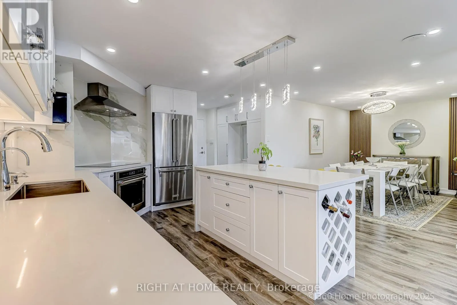 912 - 1 CLARK AVENUE W