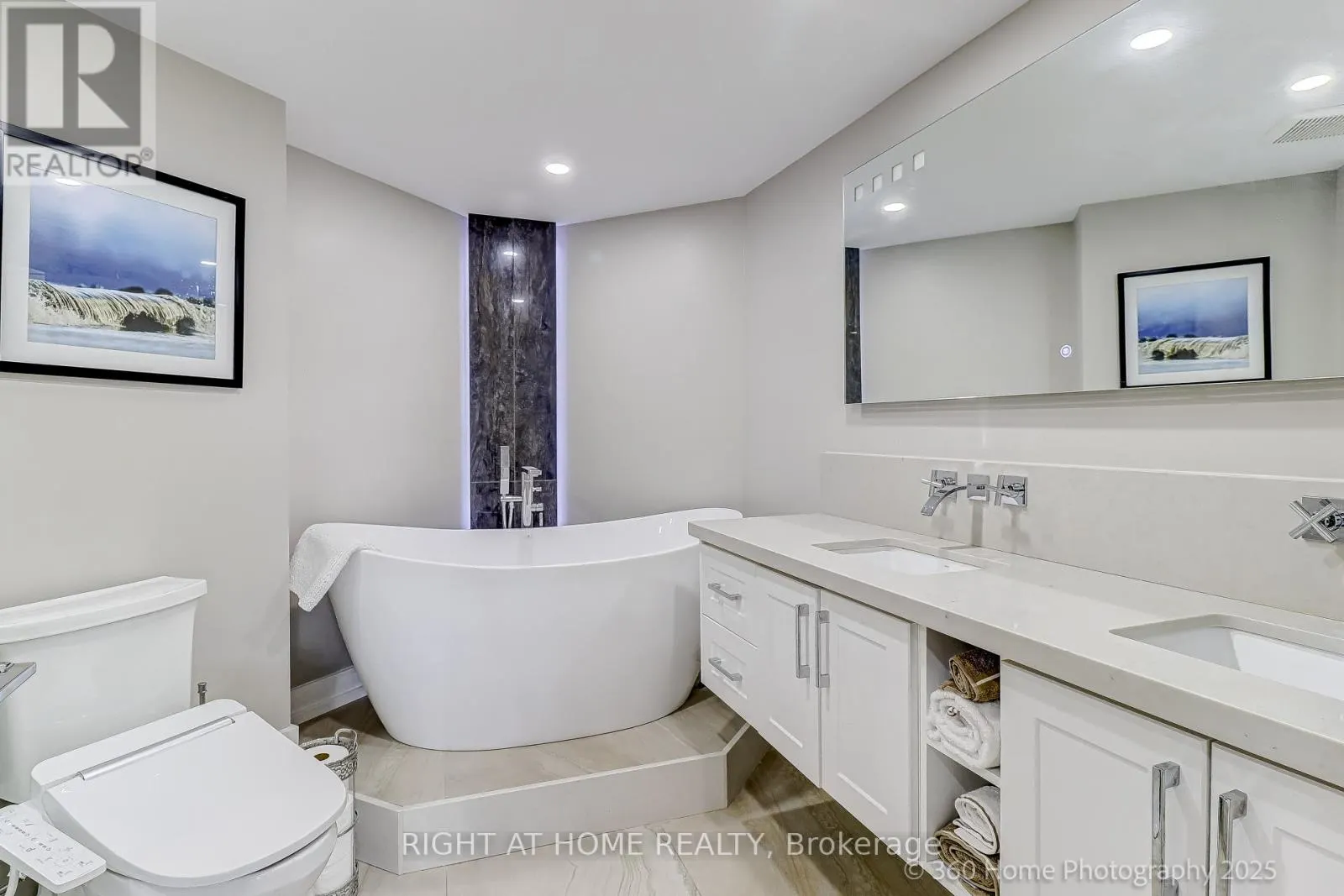 912 - 1 CLARK AVENUE W