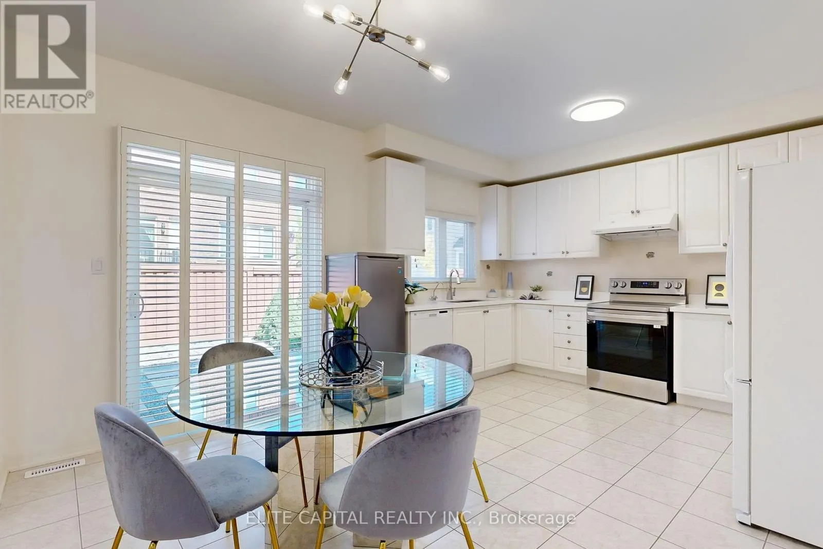 10 KEN WAGG CRESCENT