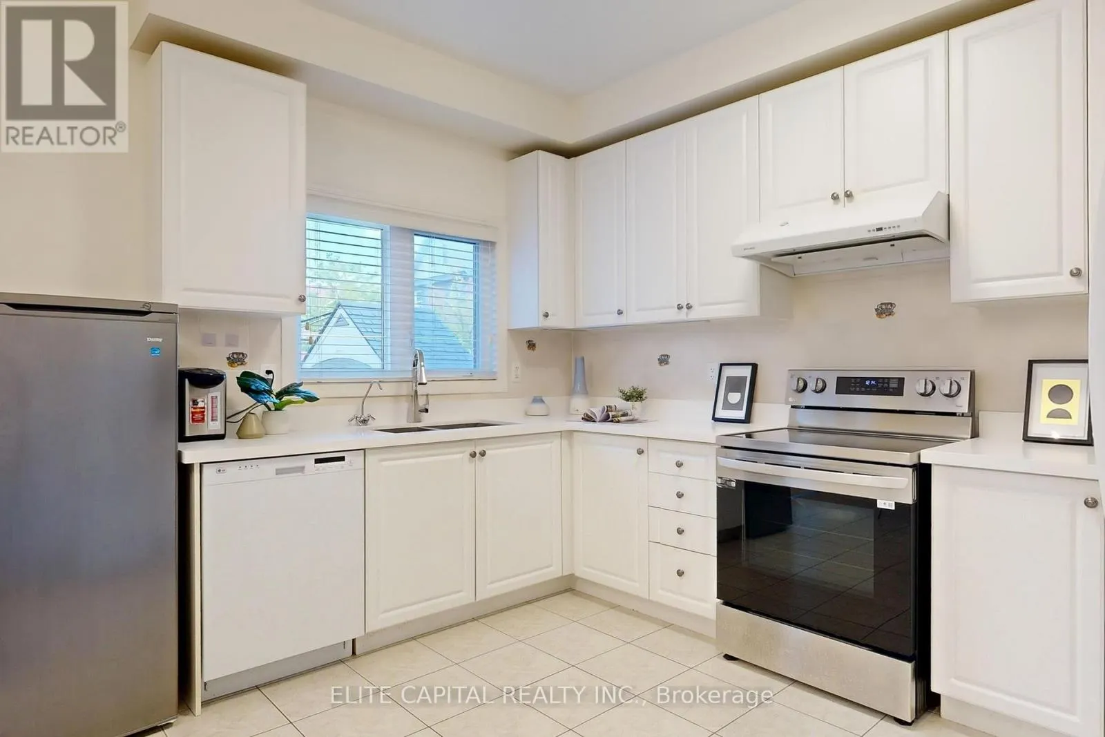 10 KEN WAGG CRESCENT